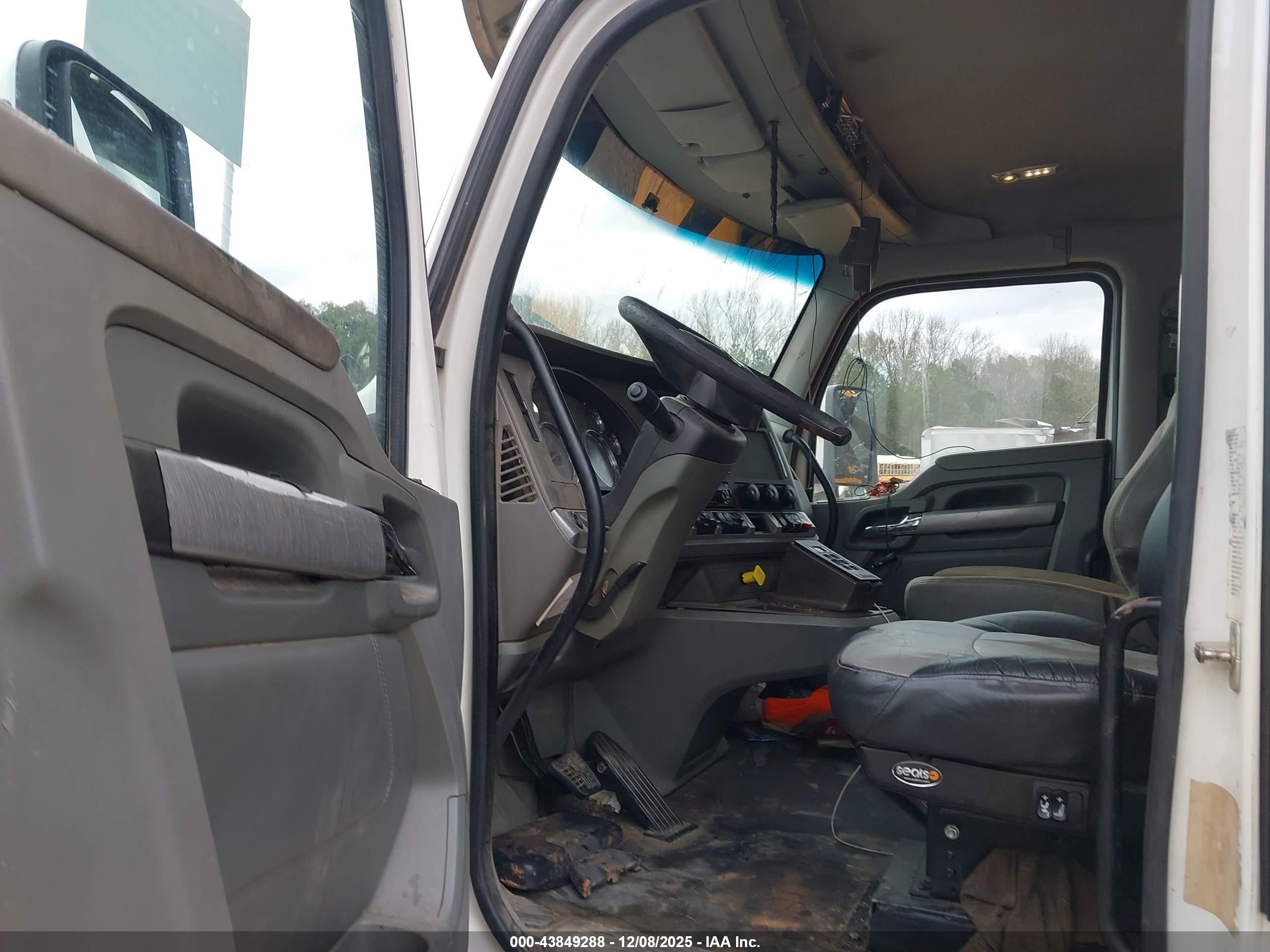 KENWORTH CONSTRUCTION image 7