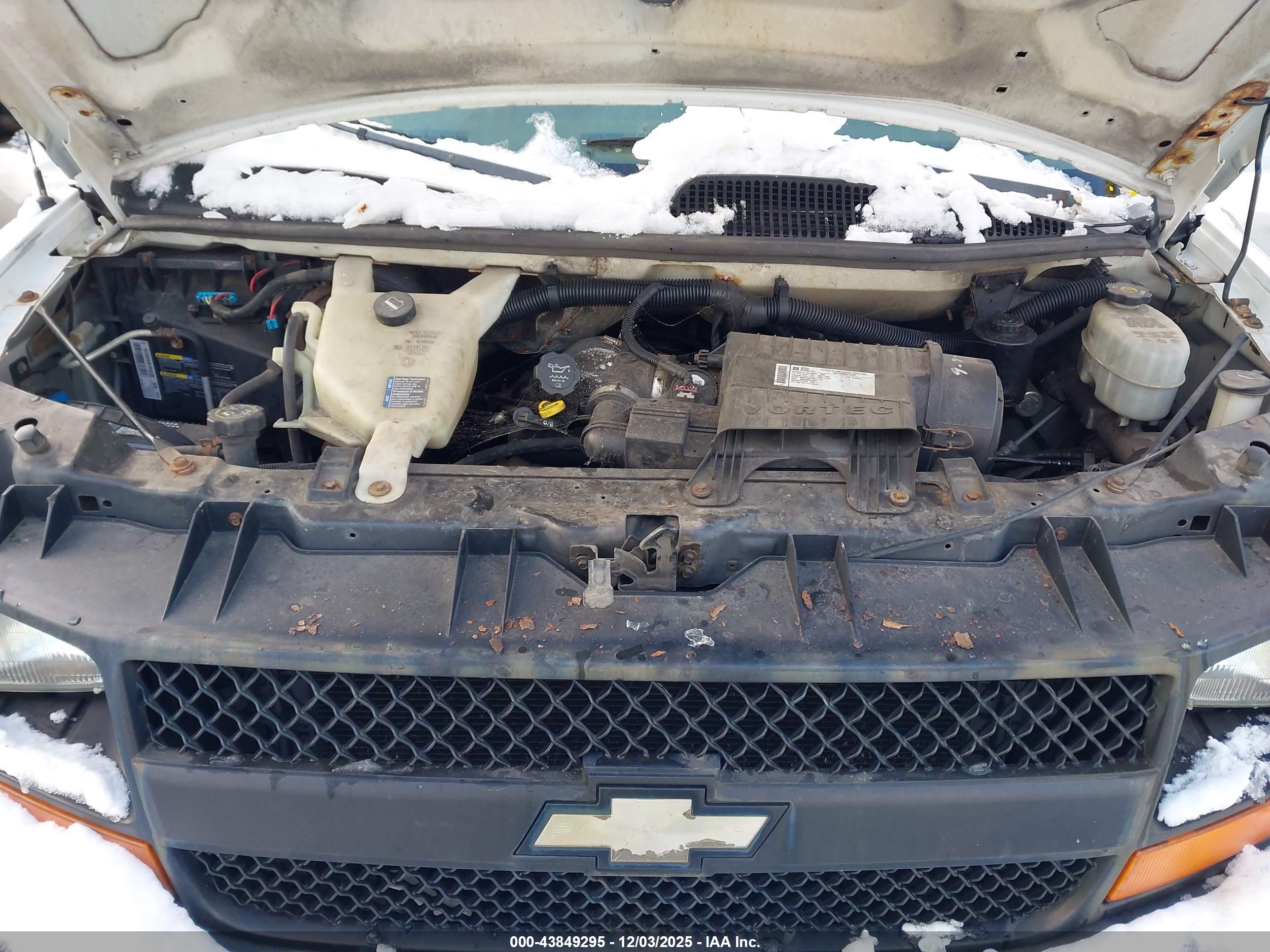 CHEVROLET EXPRESS image 10