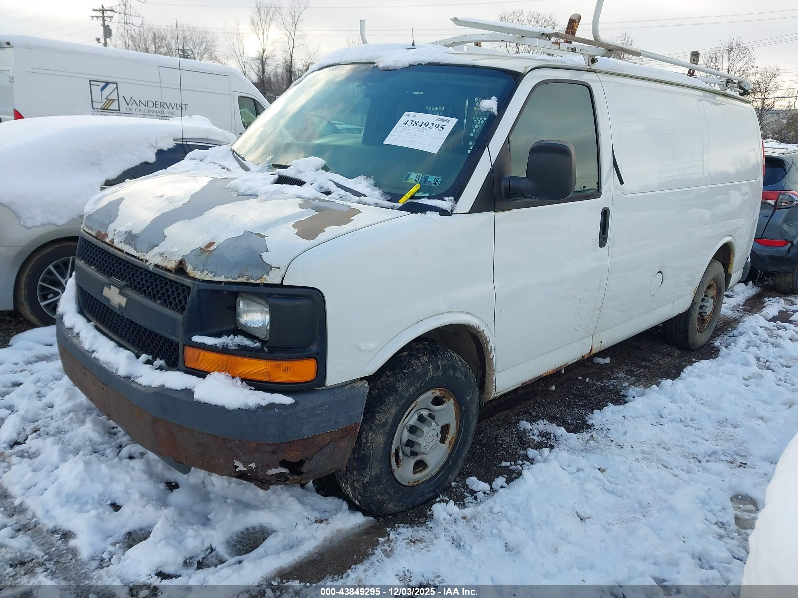 CHEVROLET EXPRESS image 2
