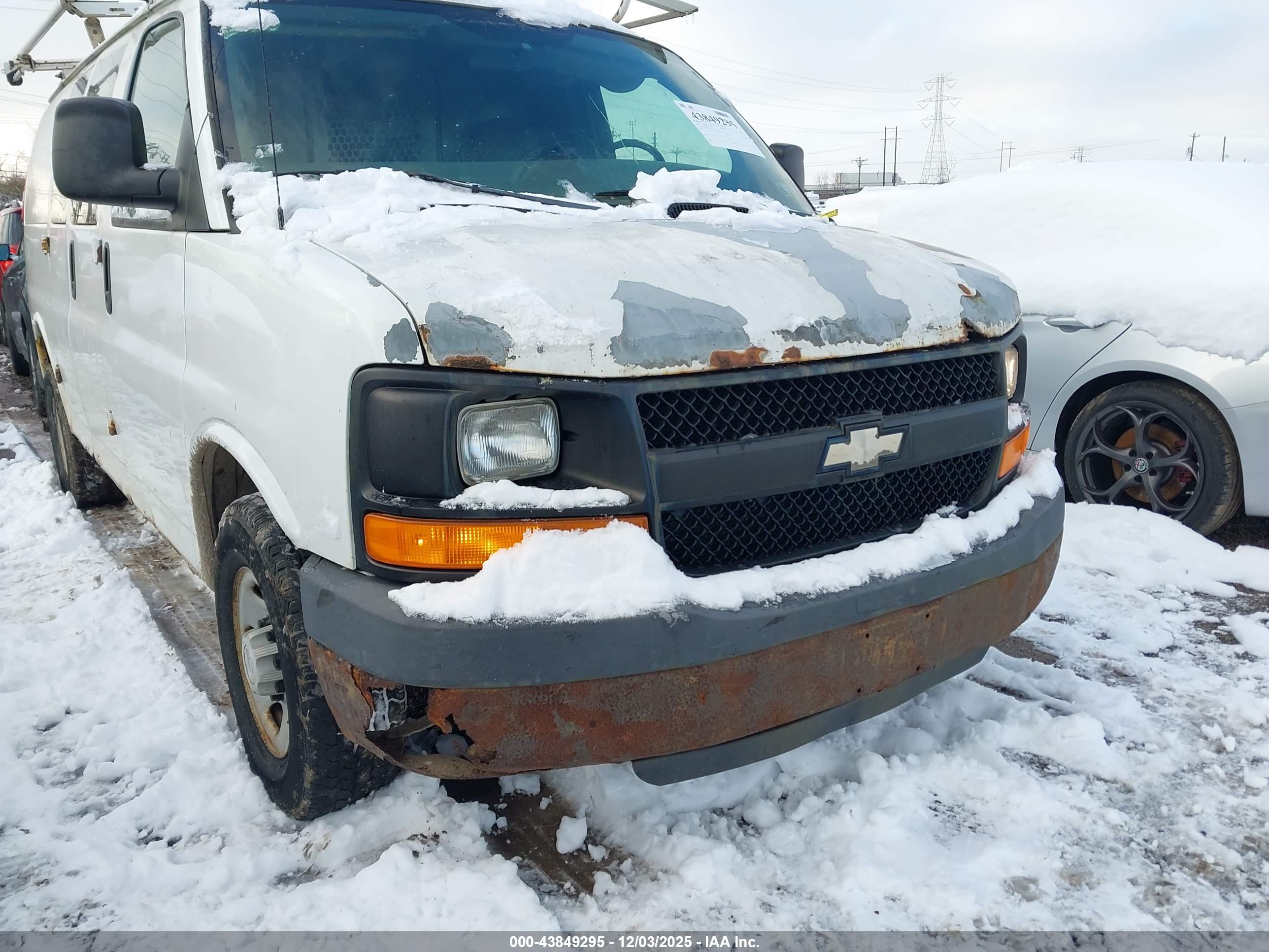 CHEVROLET EXPRESS image 6