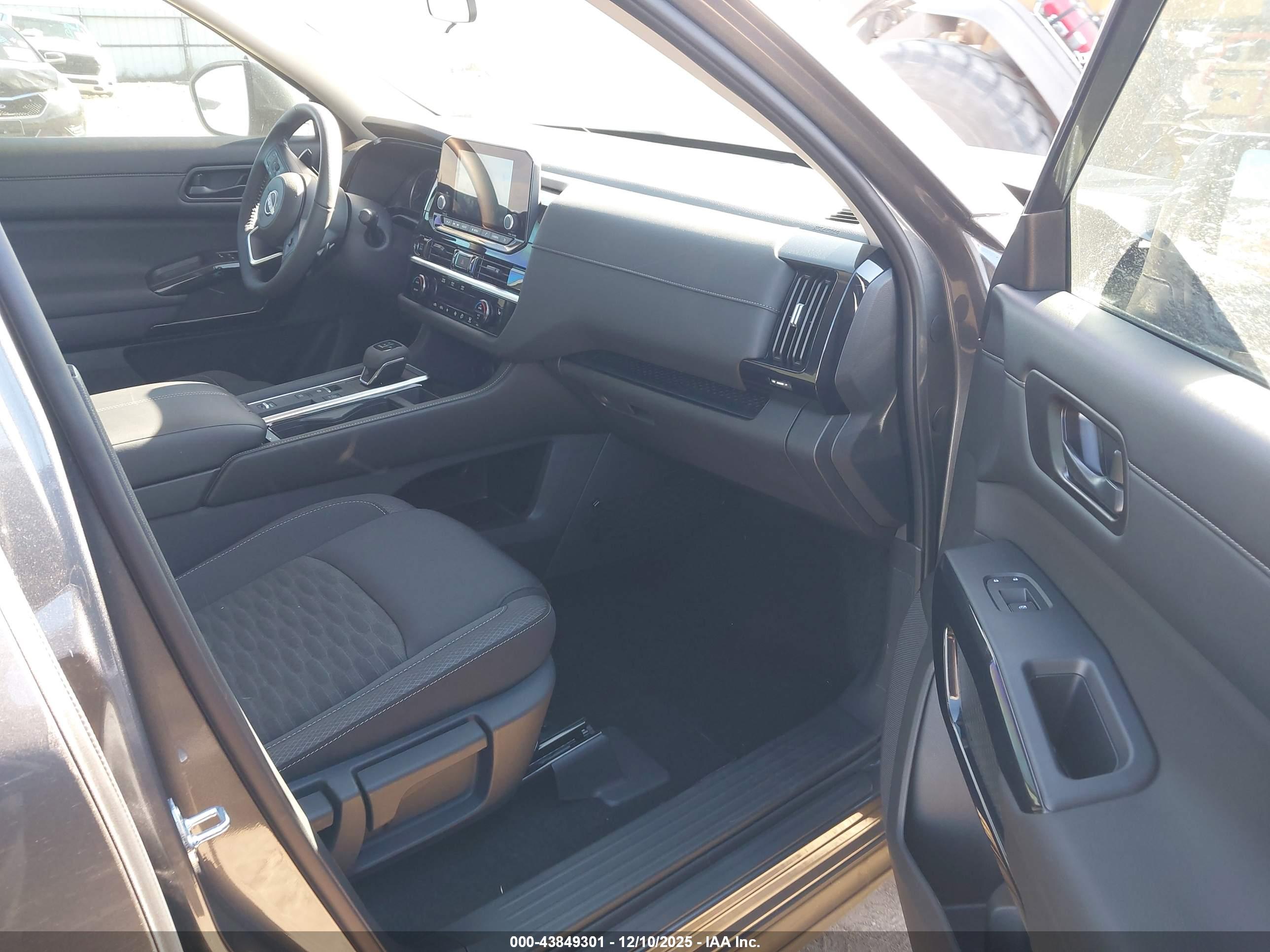 NISSAN PATHFINDER image 5