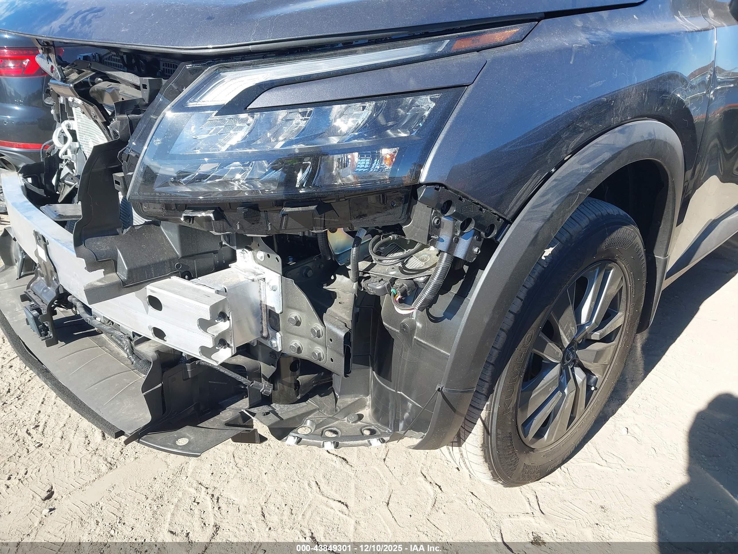 NISSAN PATHFINDER image 6