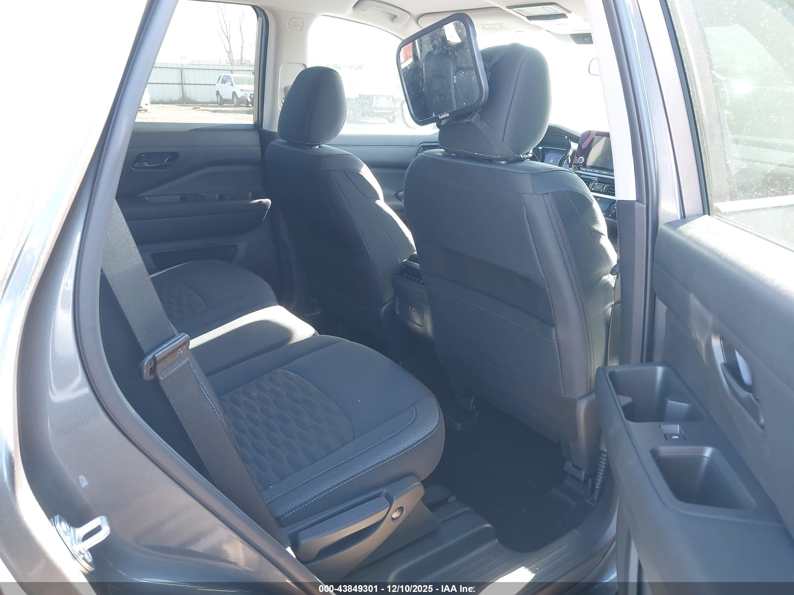 NISSAN PATHFINDER image 8