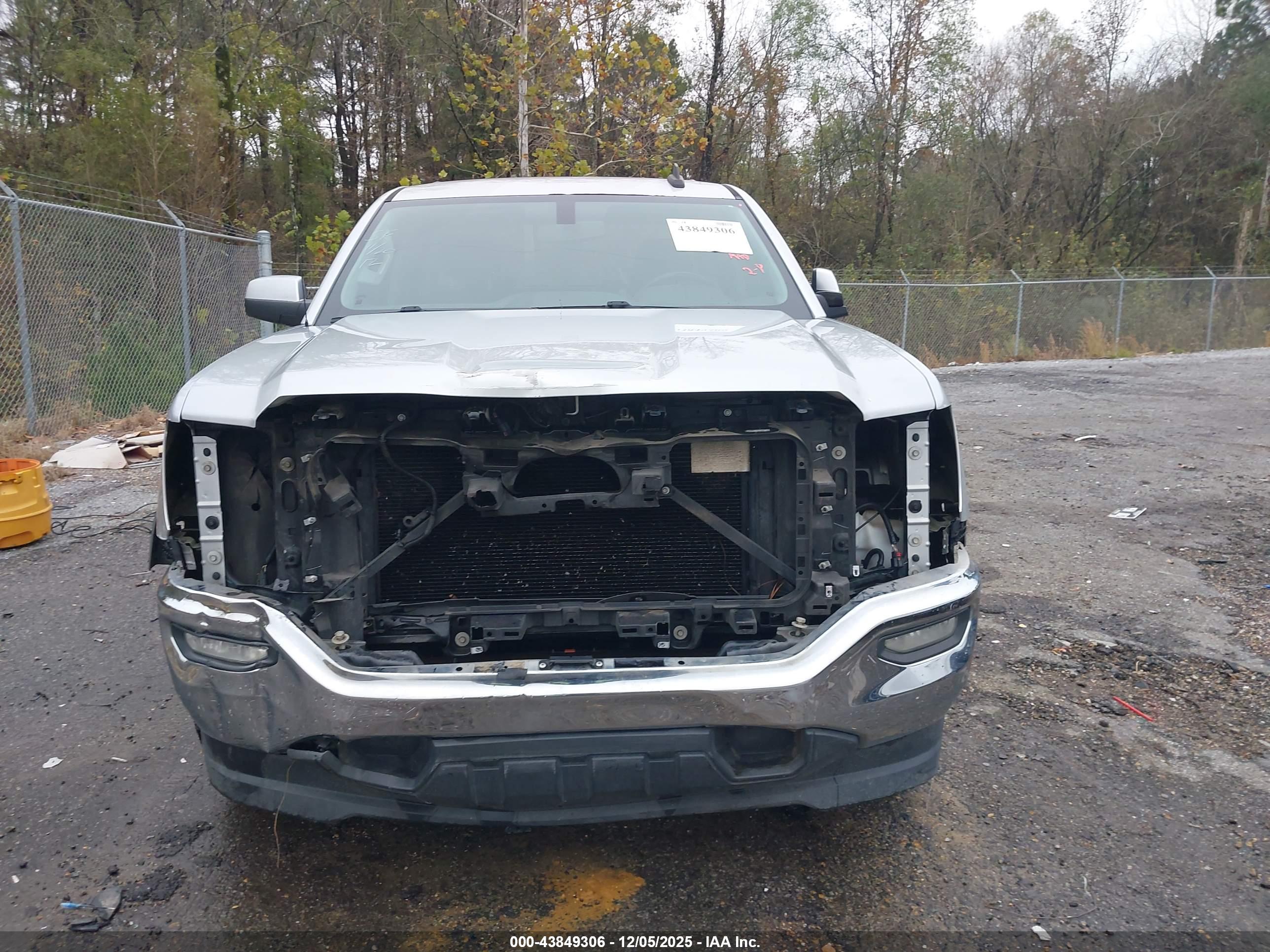 GMC SIERRA image 6