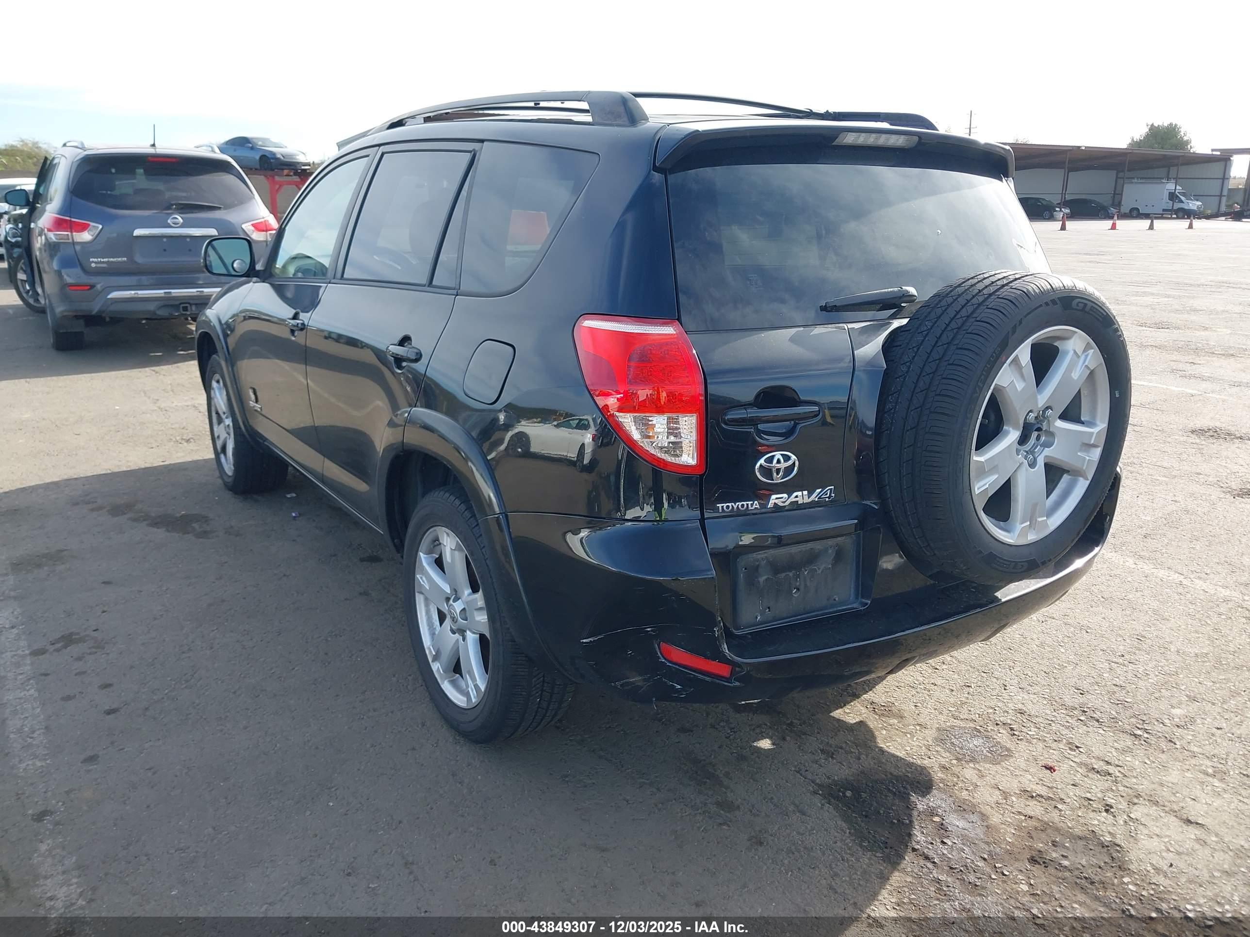 TOYOTA RAV4 image 3