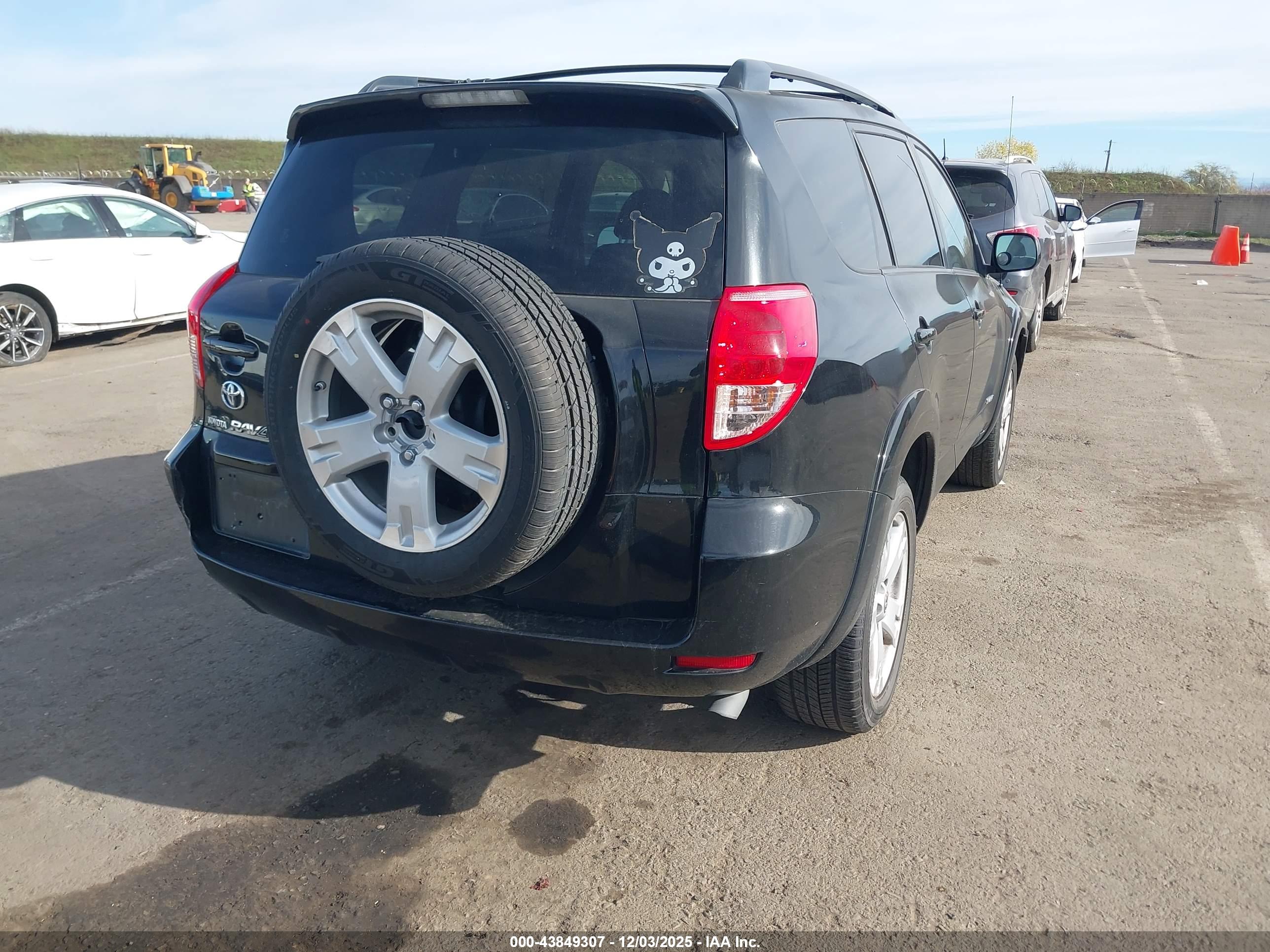 TOYOTA RAV4 image 4