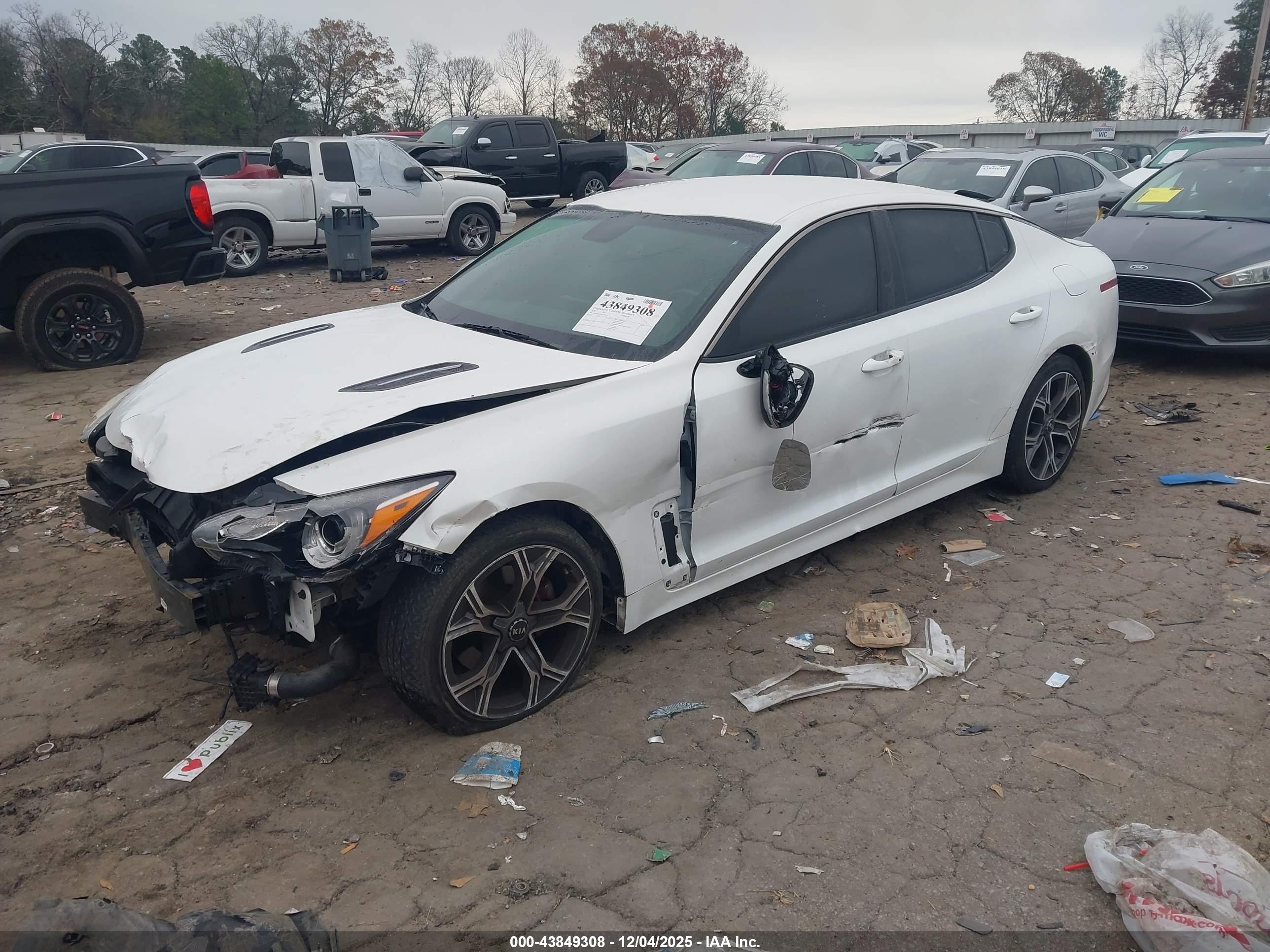 KIA STINGER image 2