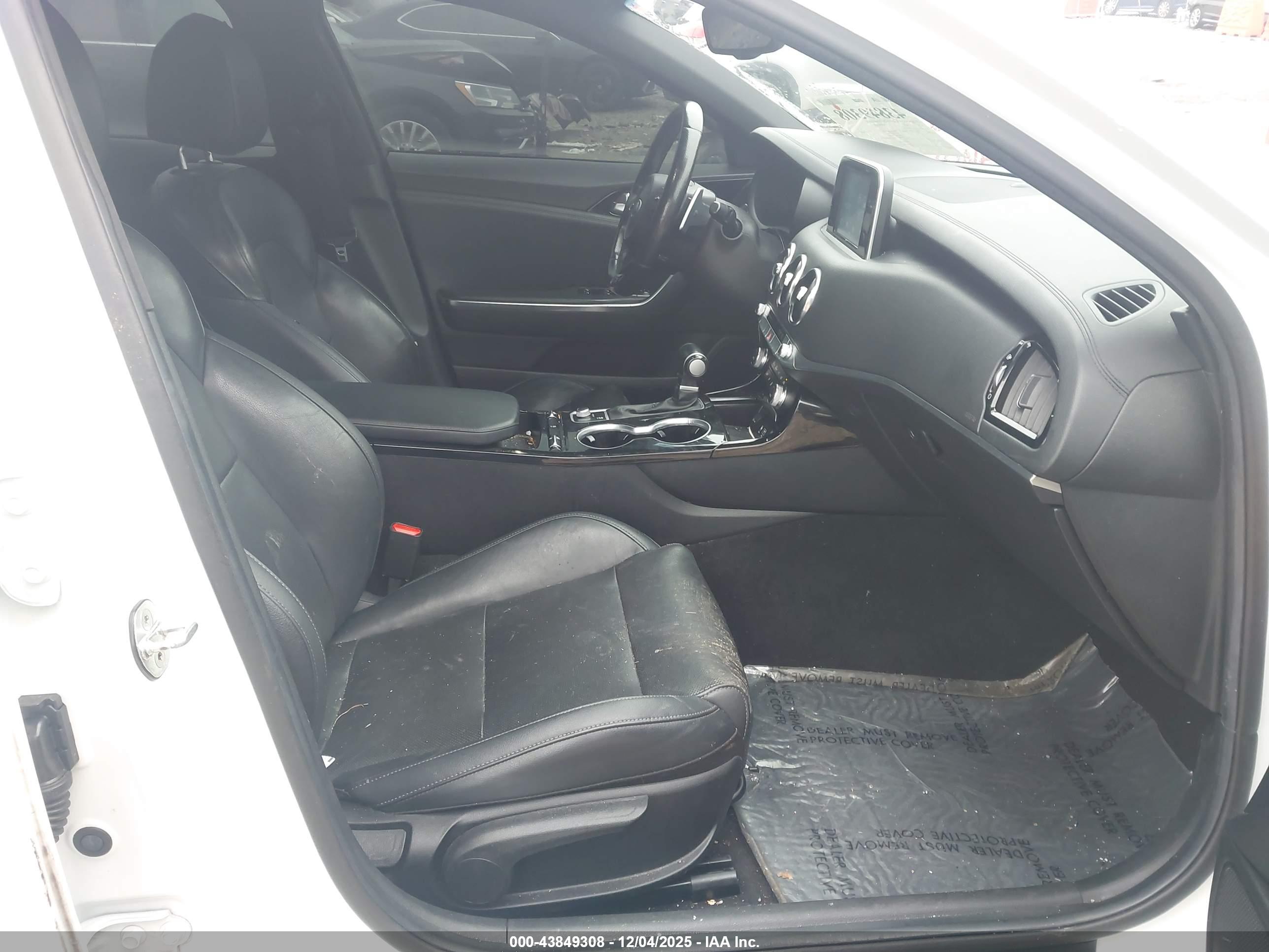 KIA STINGER image 5