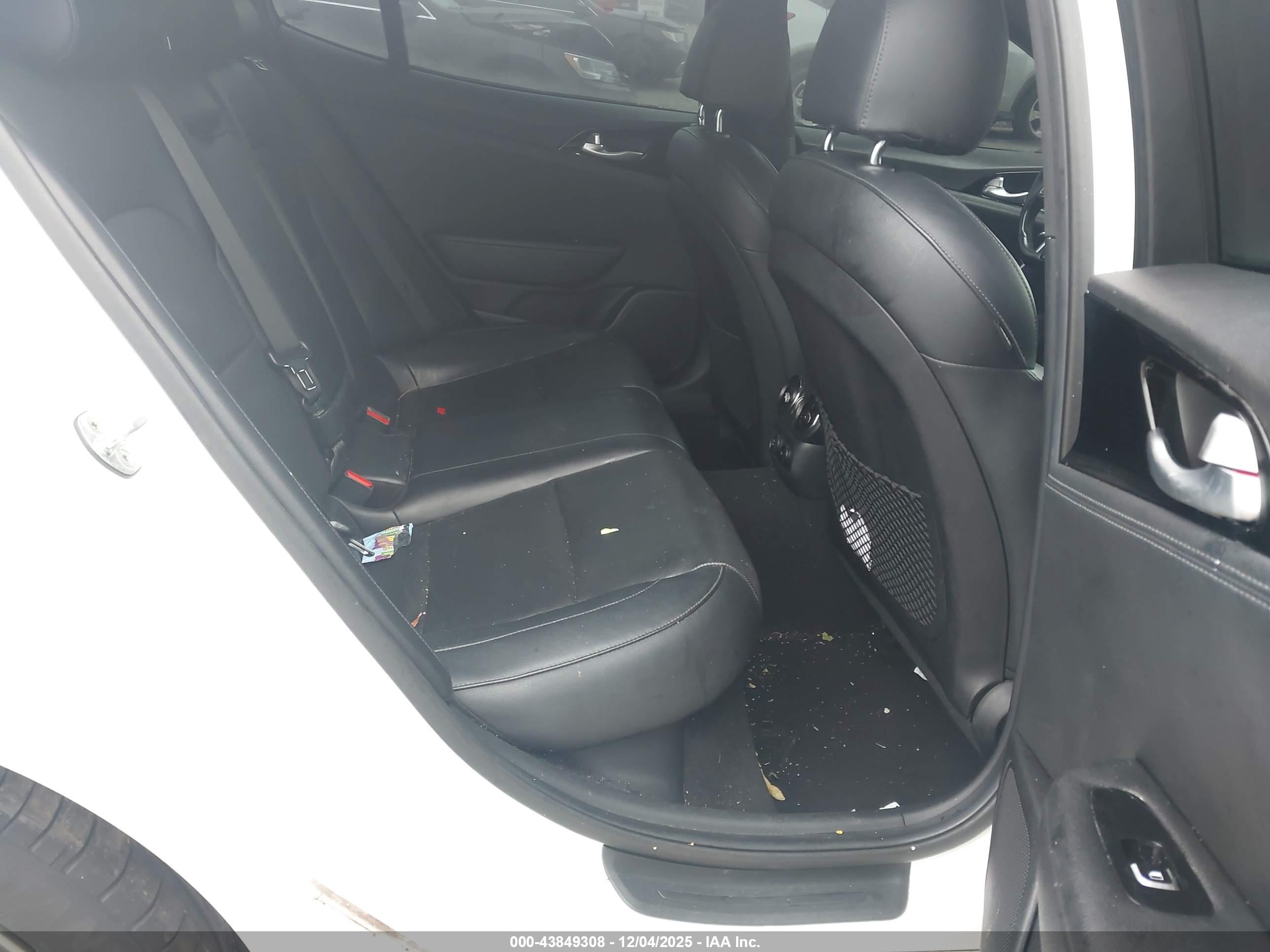 KIA STINGER image 8