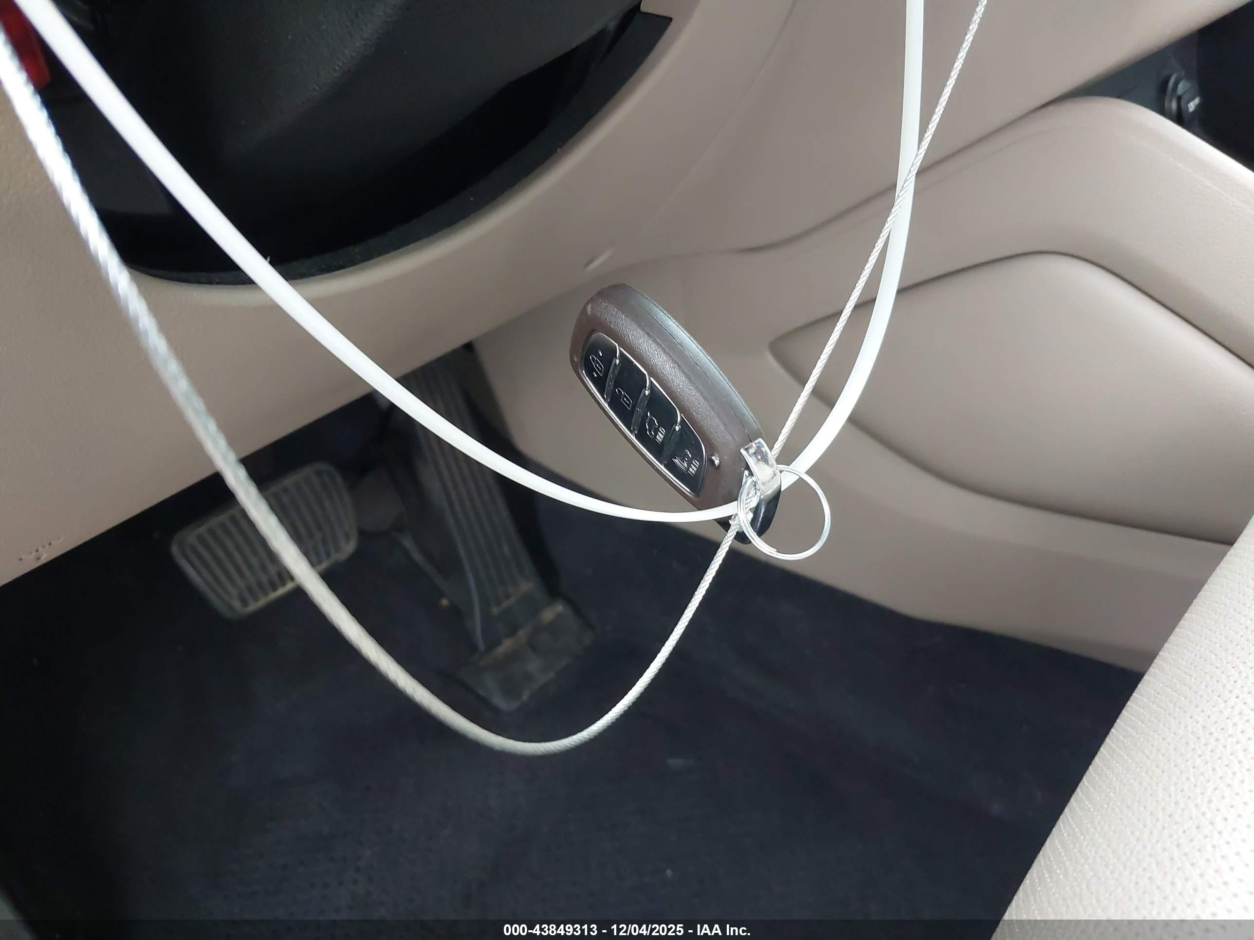 HYUNDAI TUCSON image 11