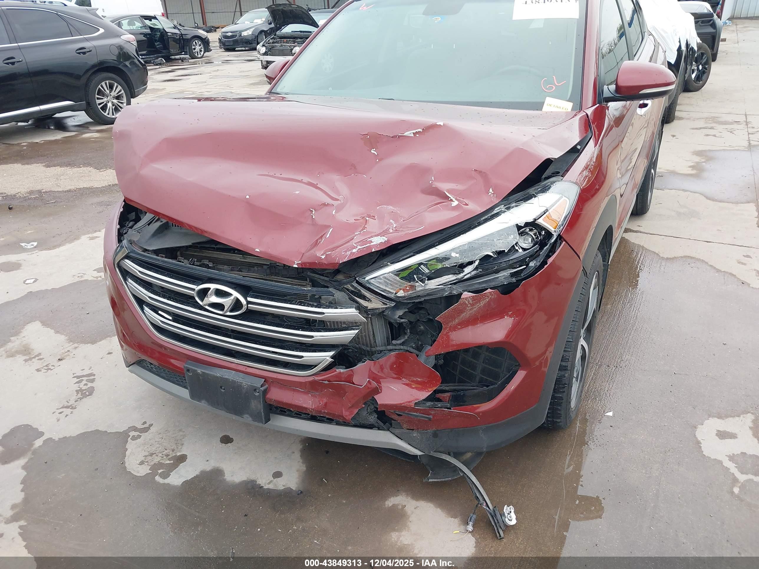 HYUNDAI TUCSON image 6