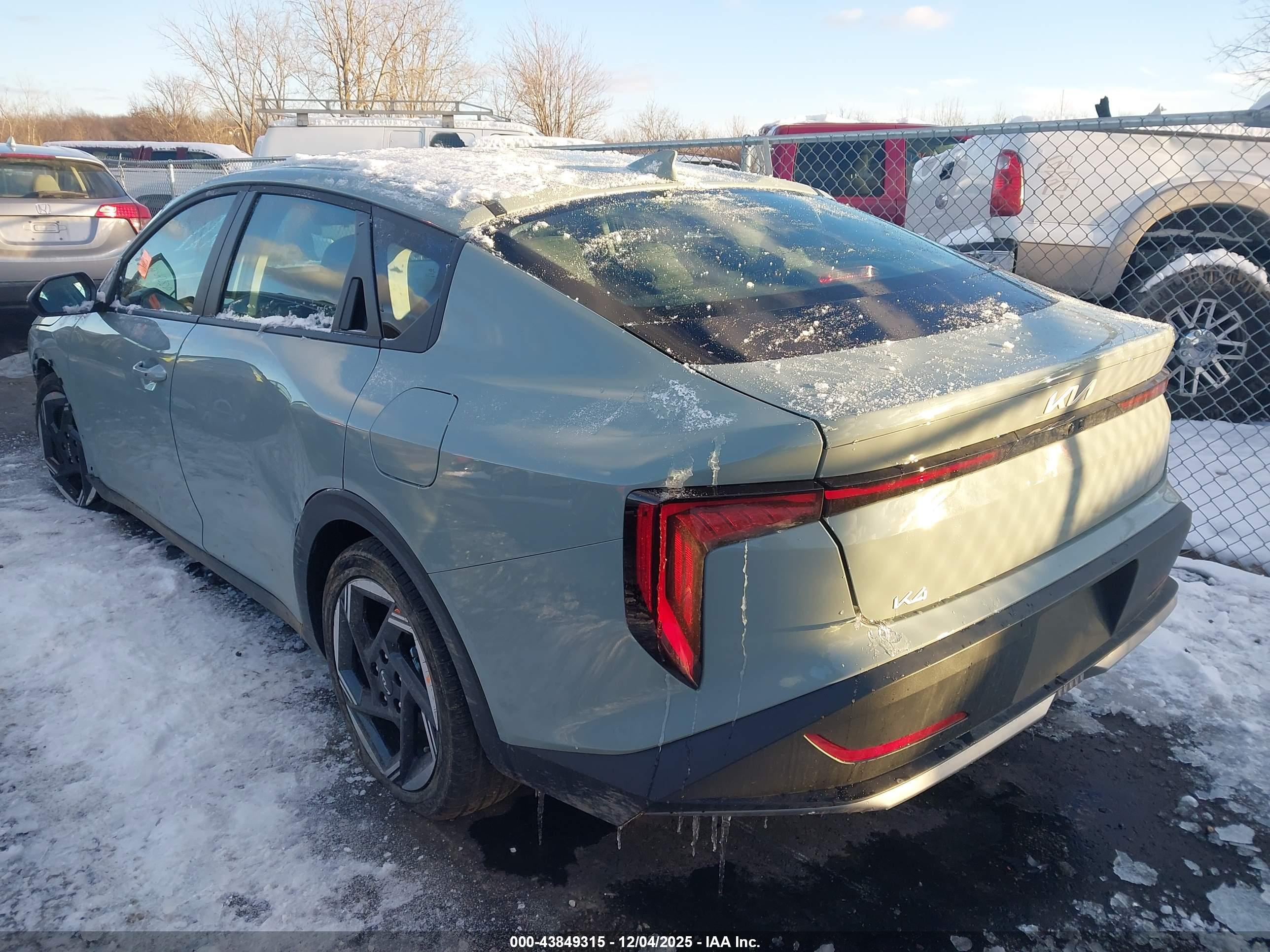 KIA K4 image 3