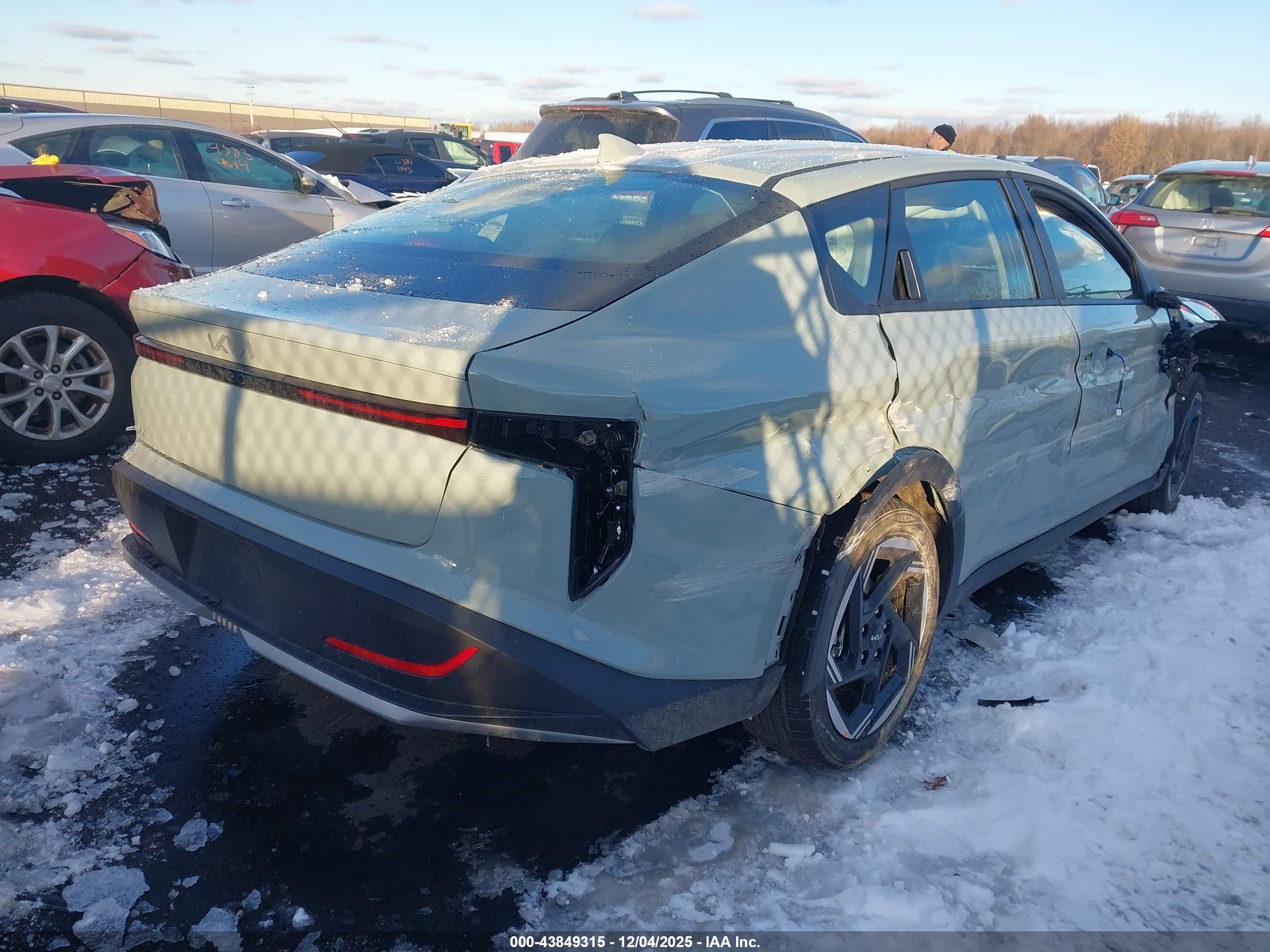 KIA K4 image 4