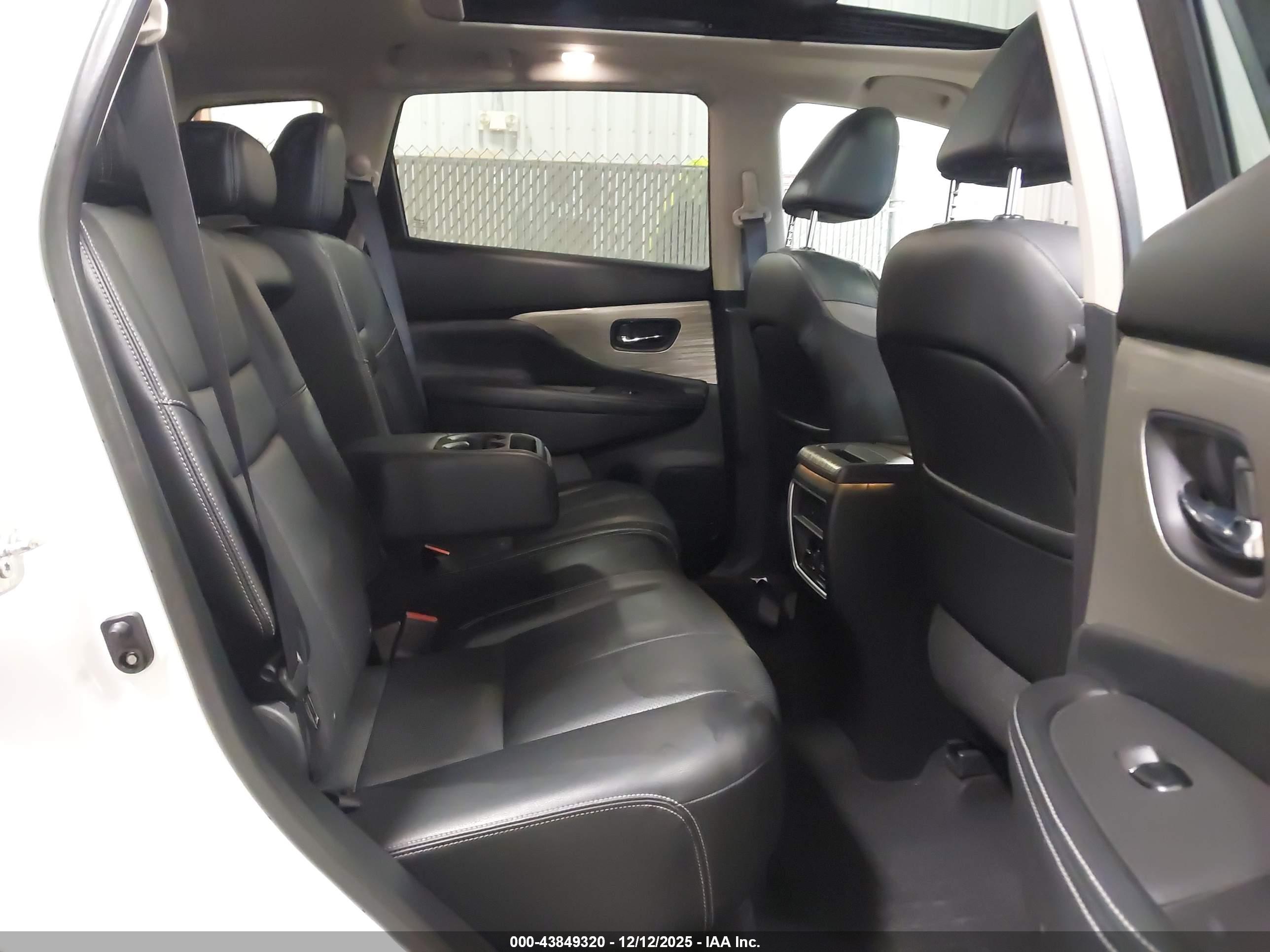 NISSAN MURANO image 8