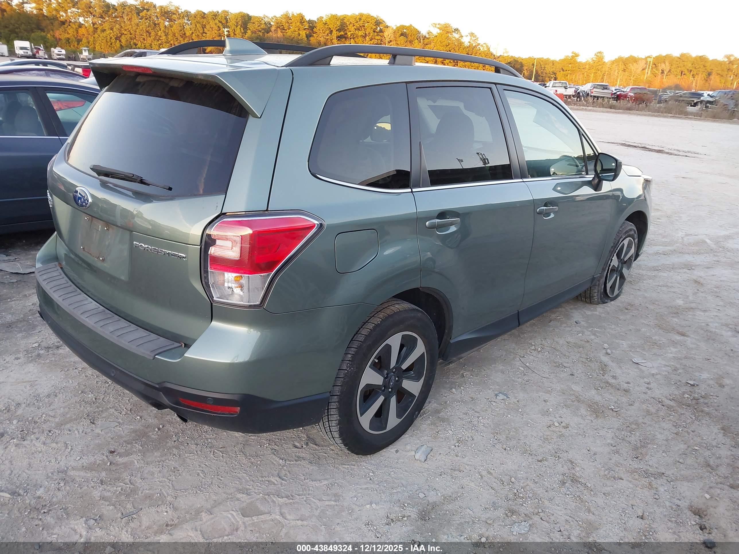 SUBARU FORESTER image 4