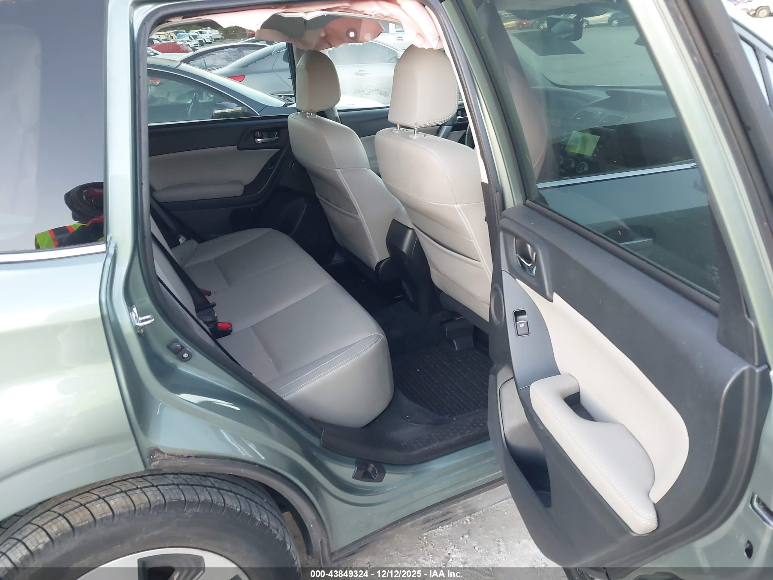 SUBARU FORESTER image 8