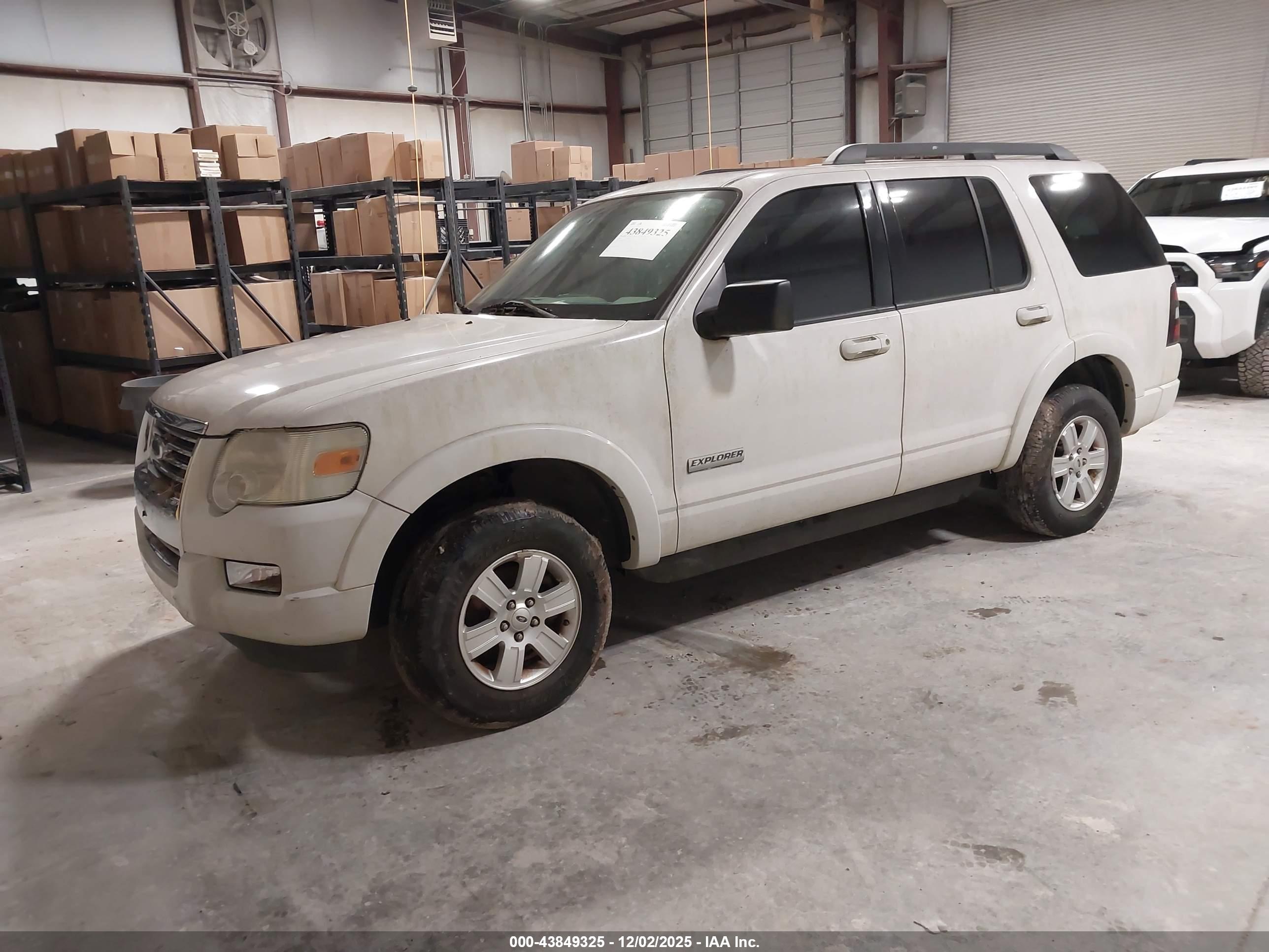 FORD EXPLORER image 2