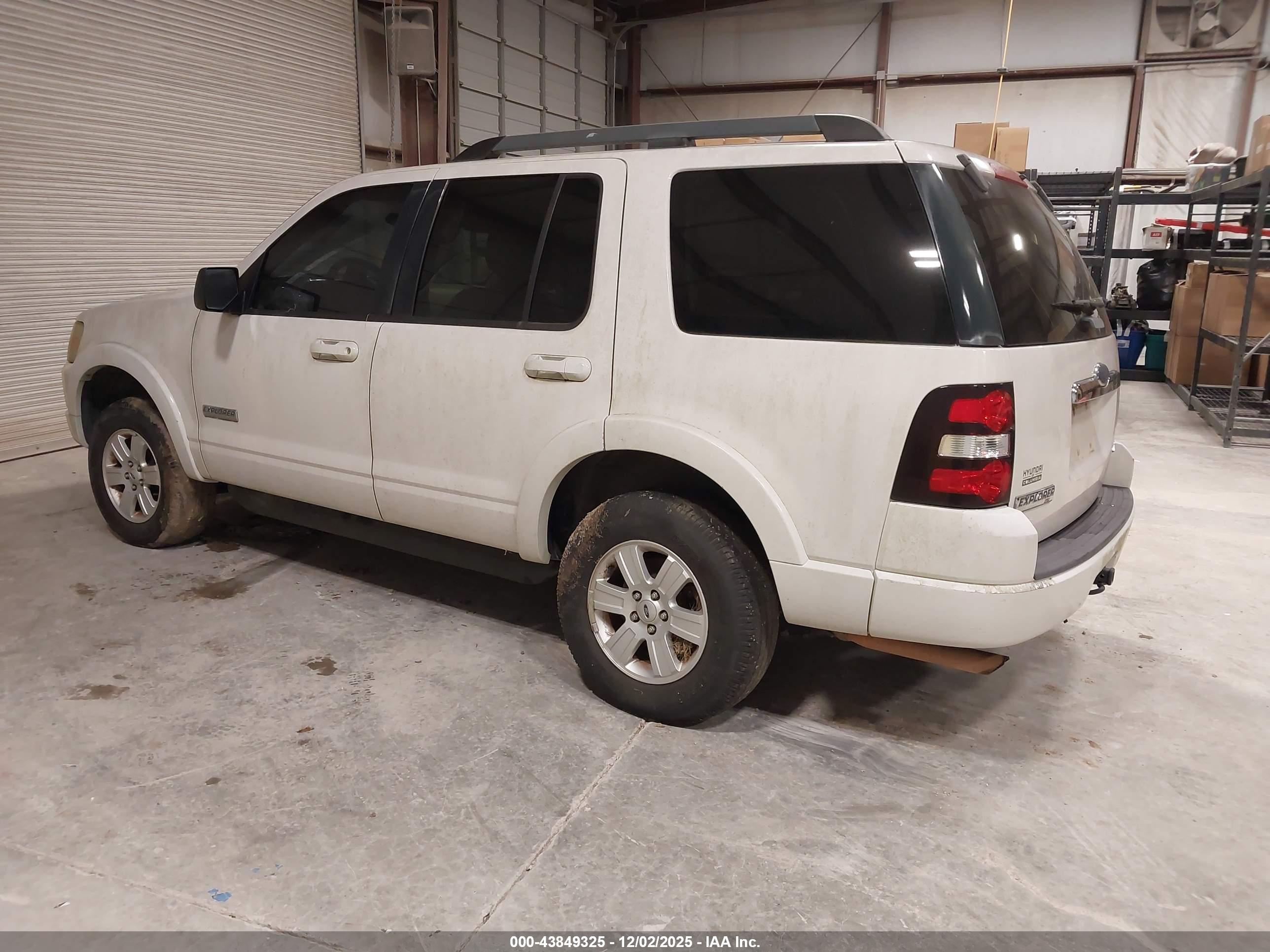 FORD EXPLORER image 3