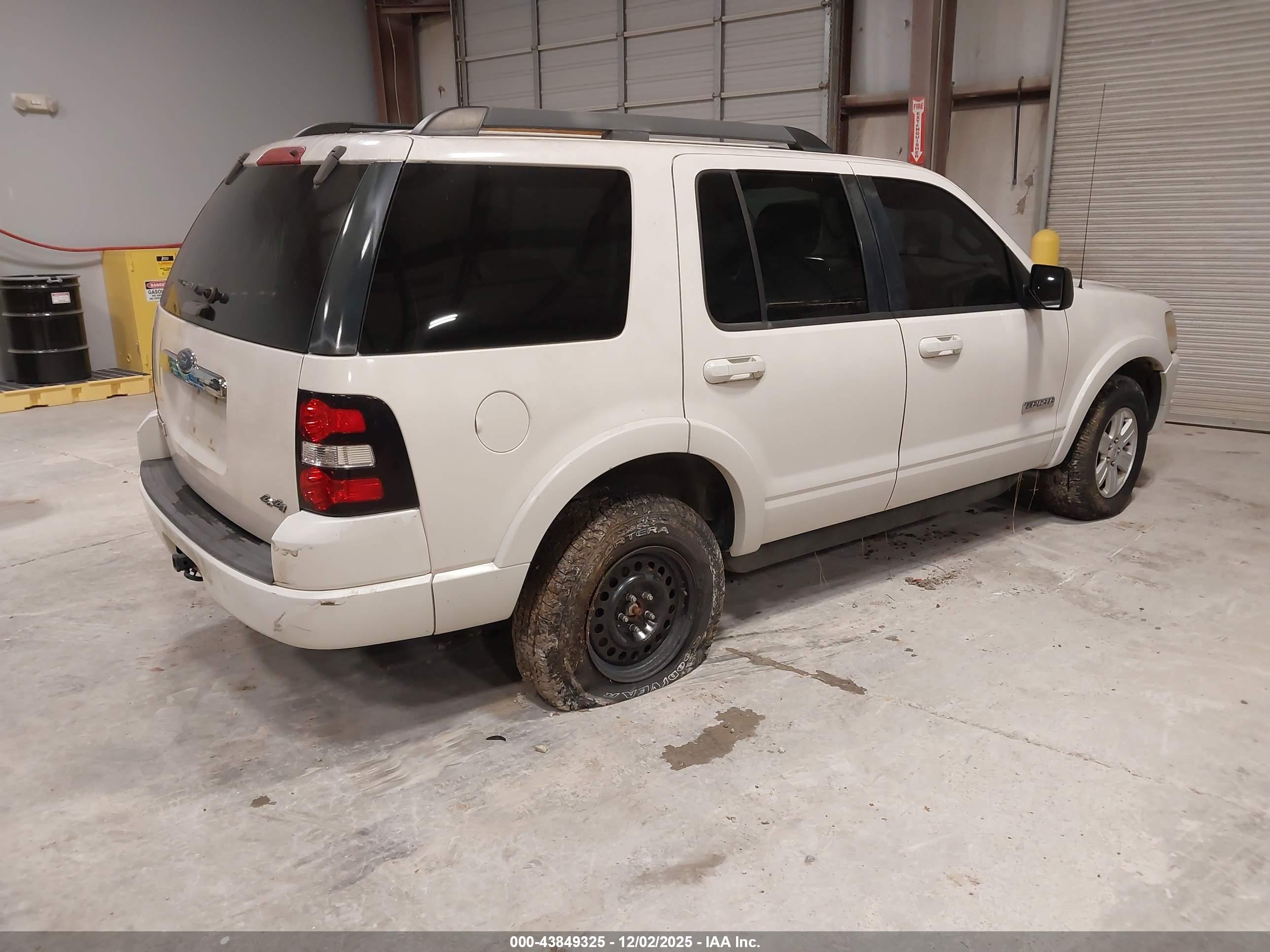 FORD EXPLORER image 4