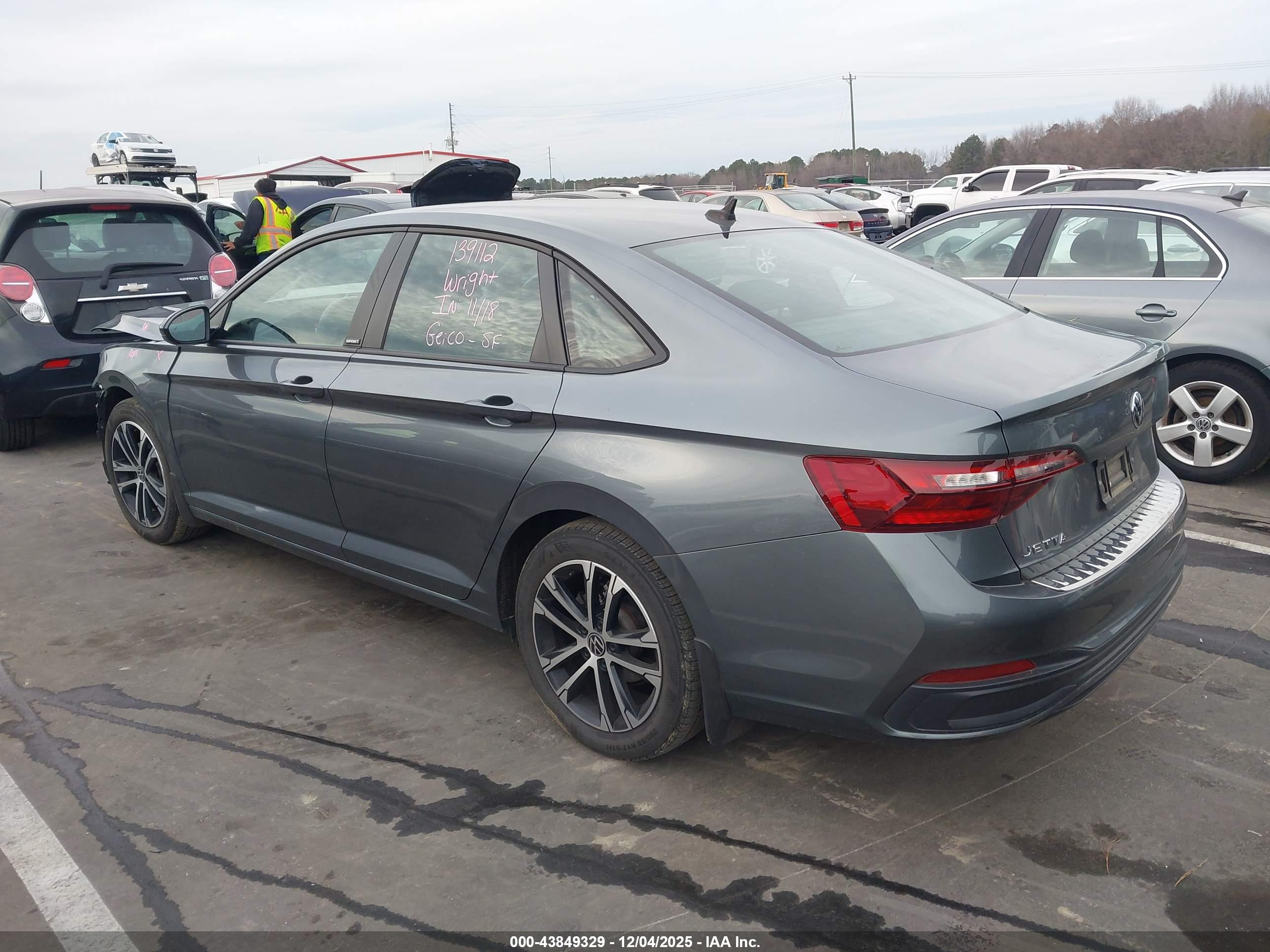 VOLKSWAGEN JETTA image 3
