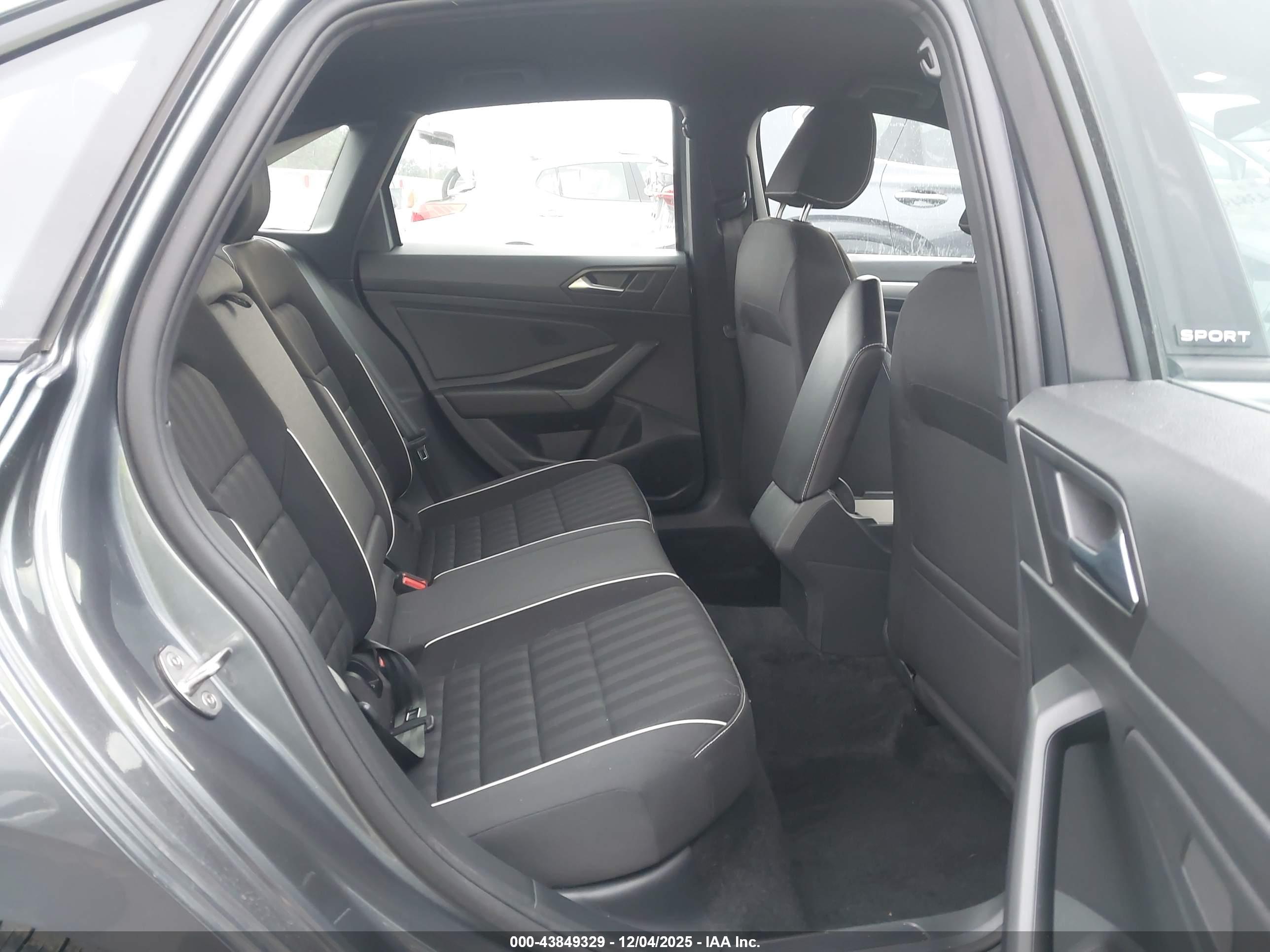 VOLKSWAGEN JETTA image 8