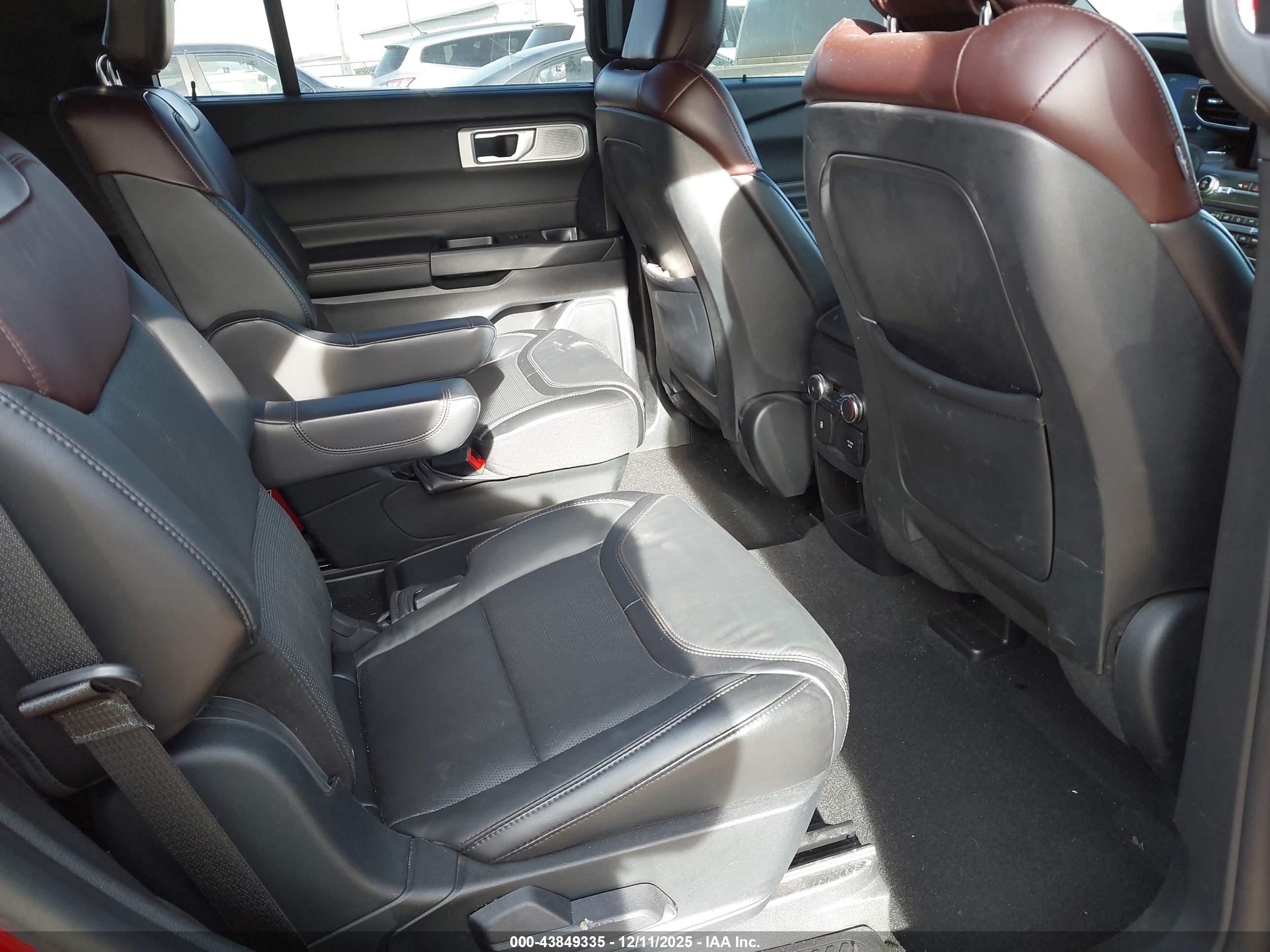 FORD EXPLORER image 8