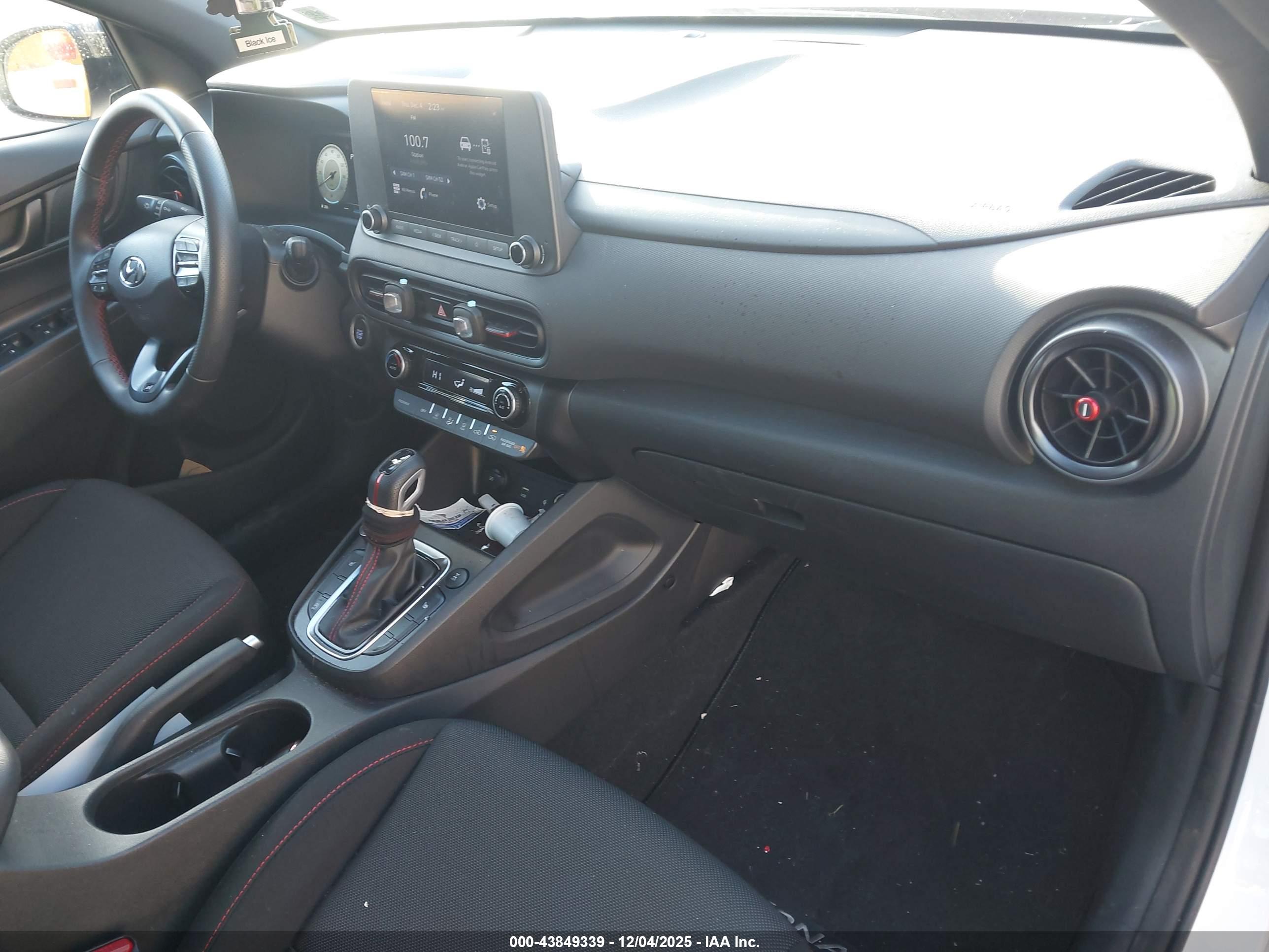 HYUNDAI KONA image 5