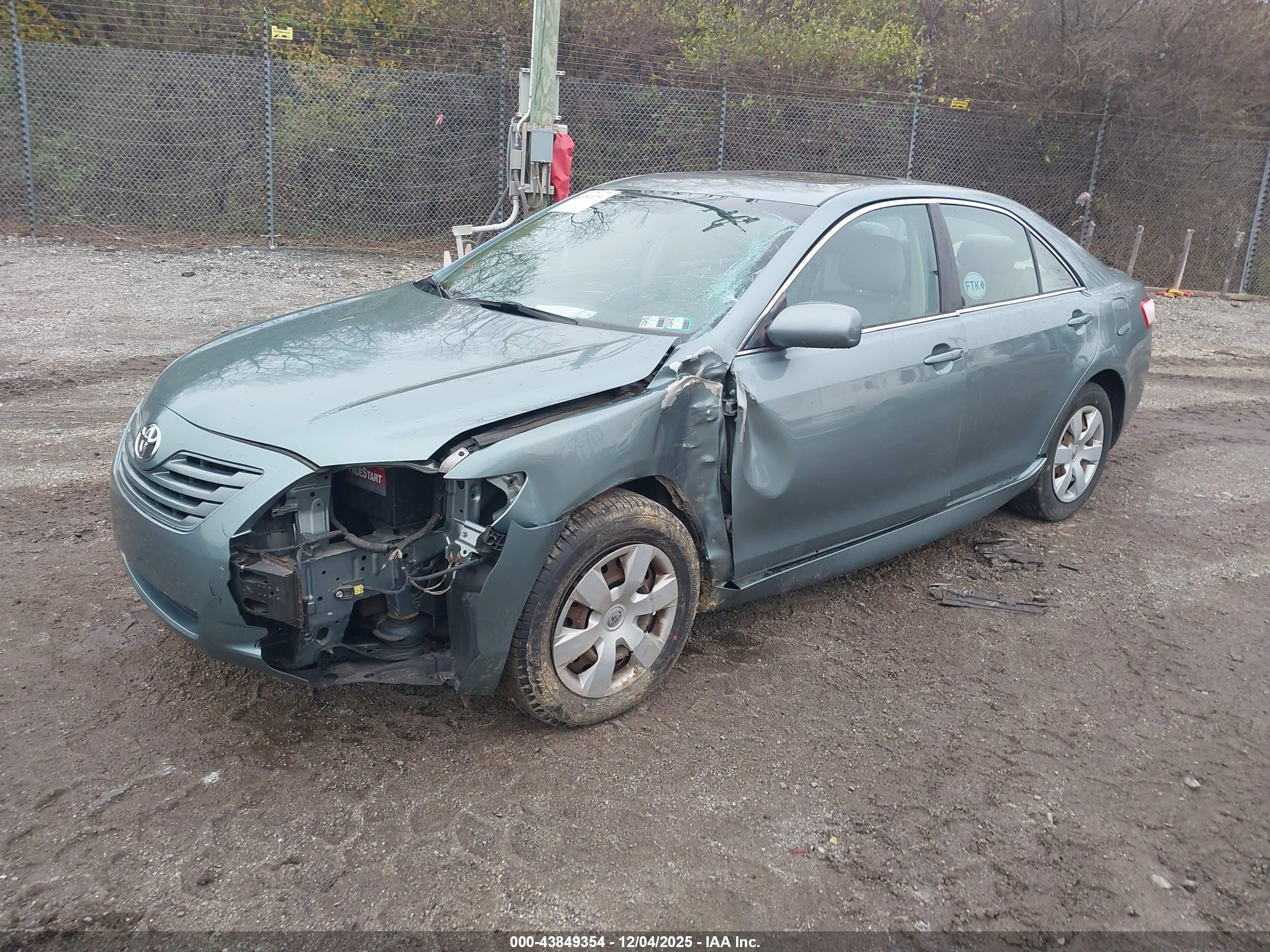 TOYOTA CAMRY image 2
