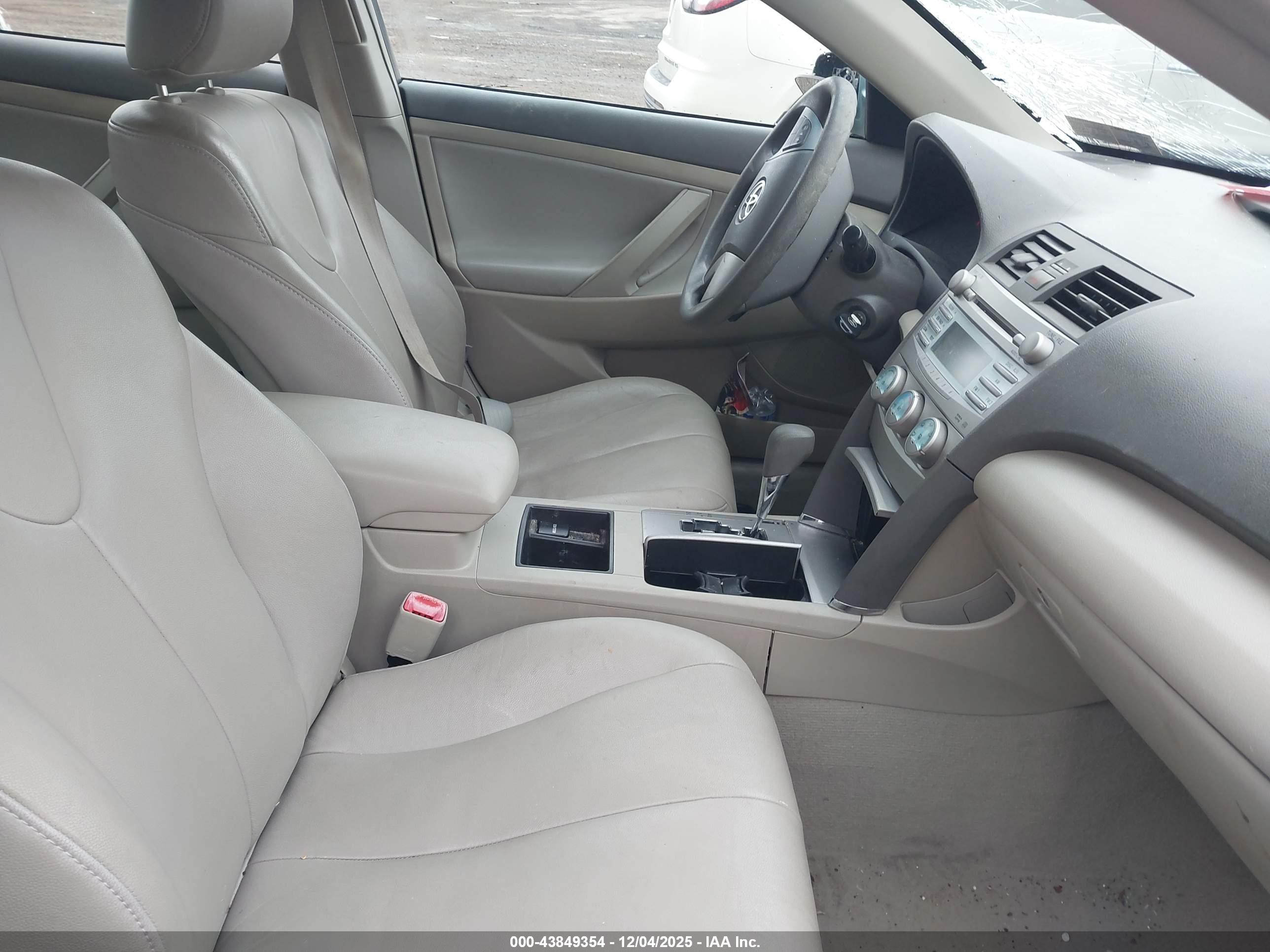 TOYOTA CAMRY image 5