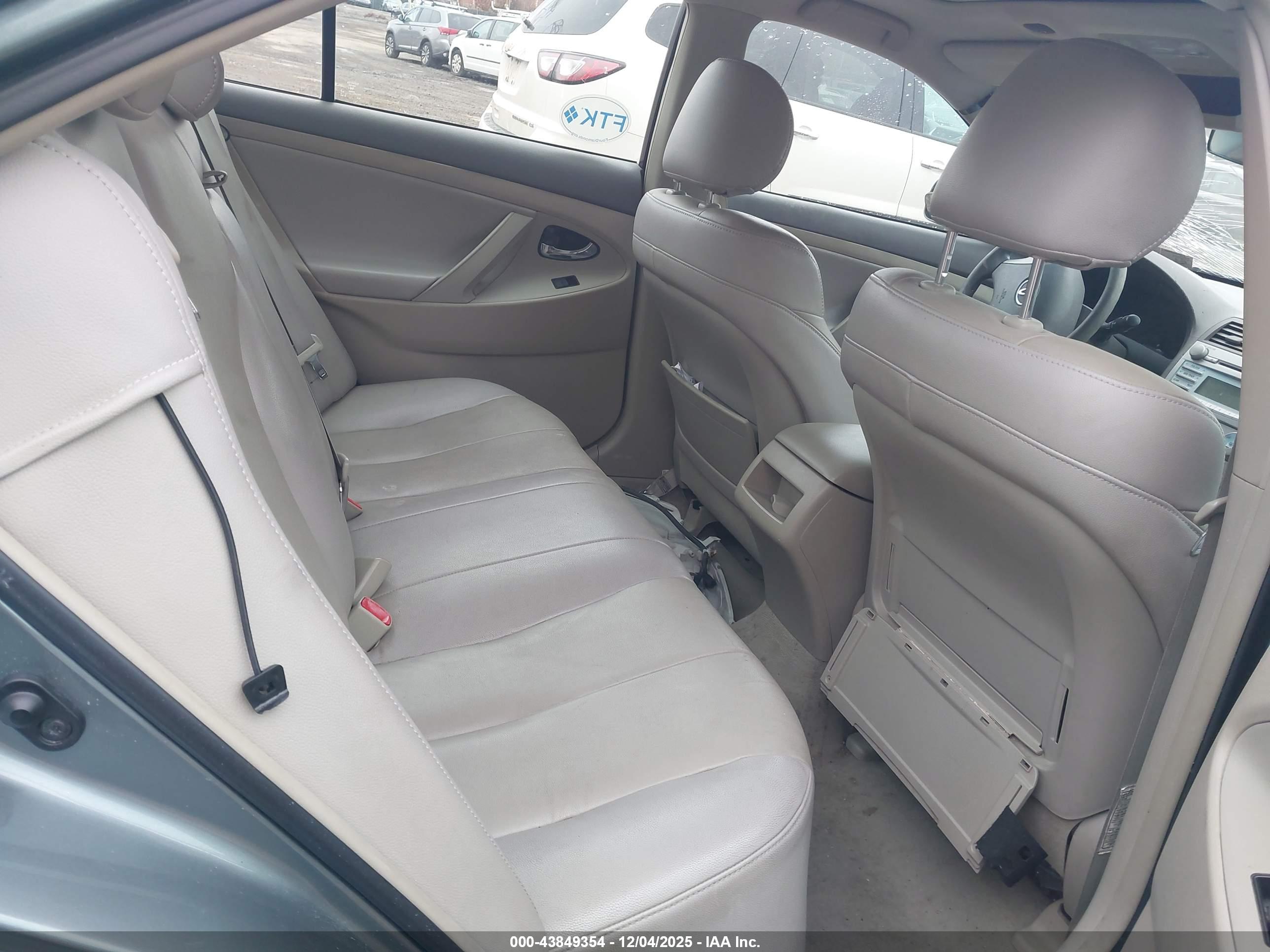 TOYOTA CAMRY image 8
