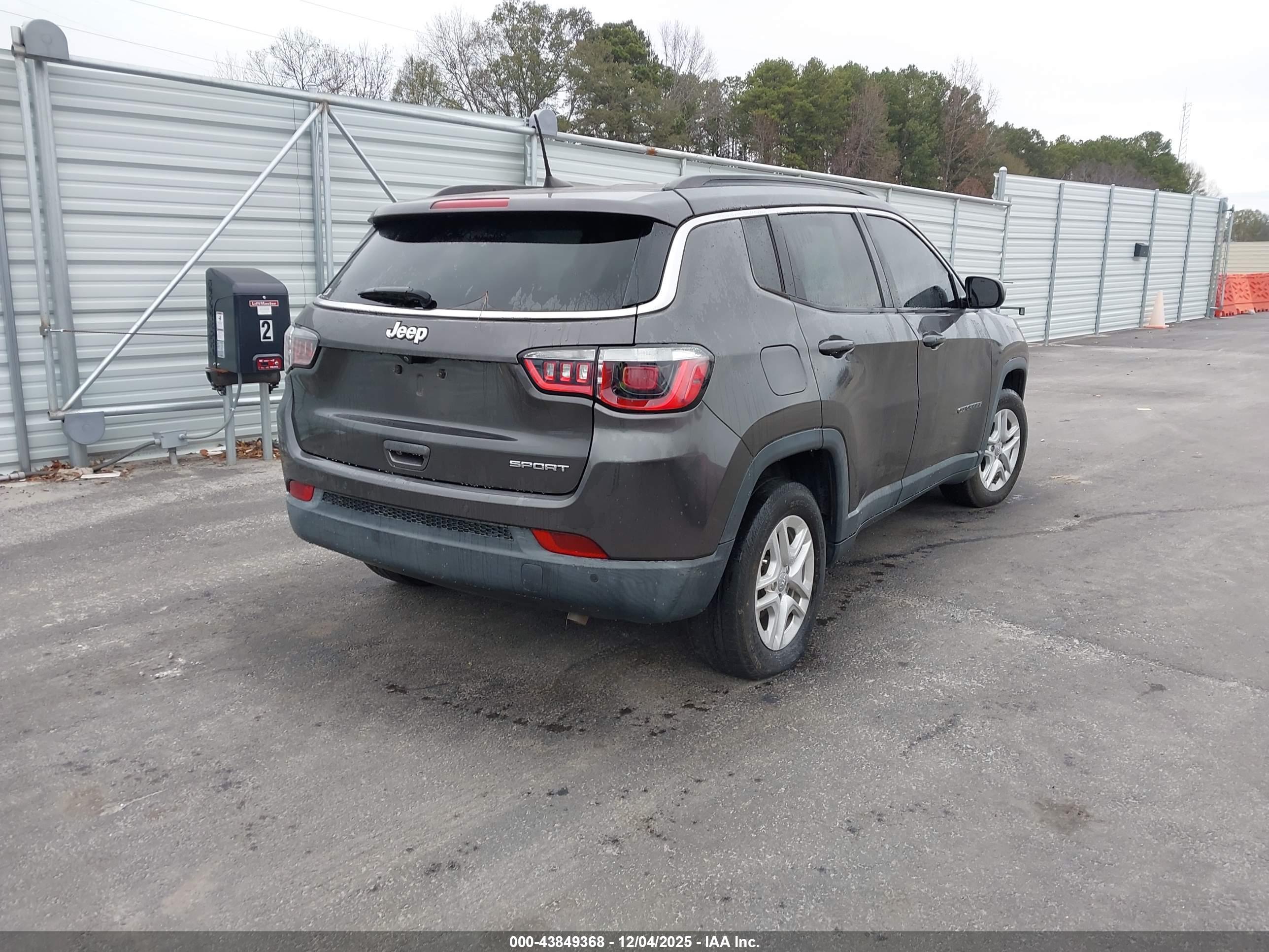JEEP COMPASS image 4
