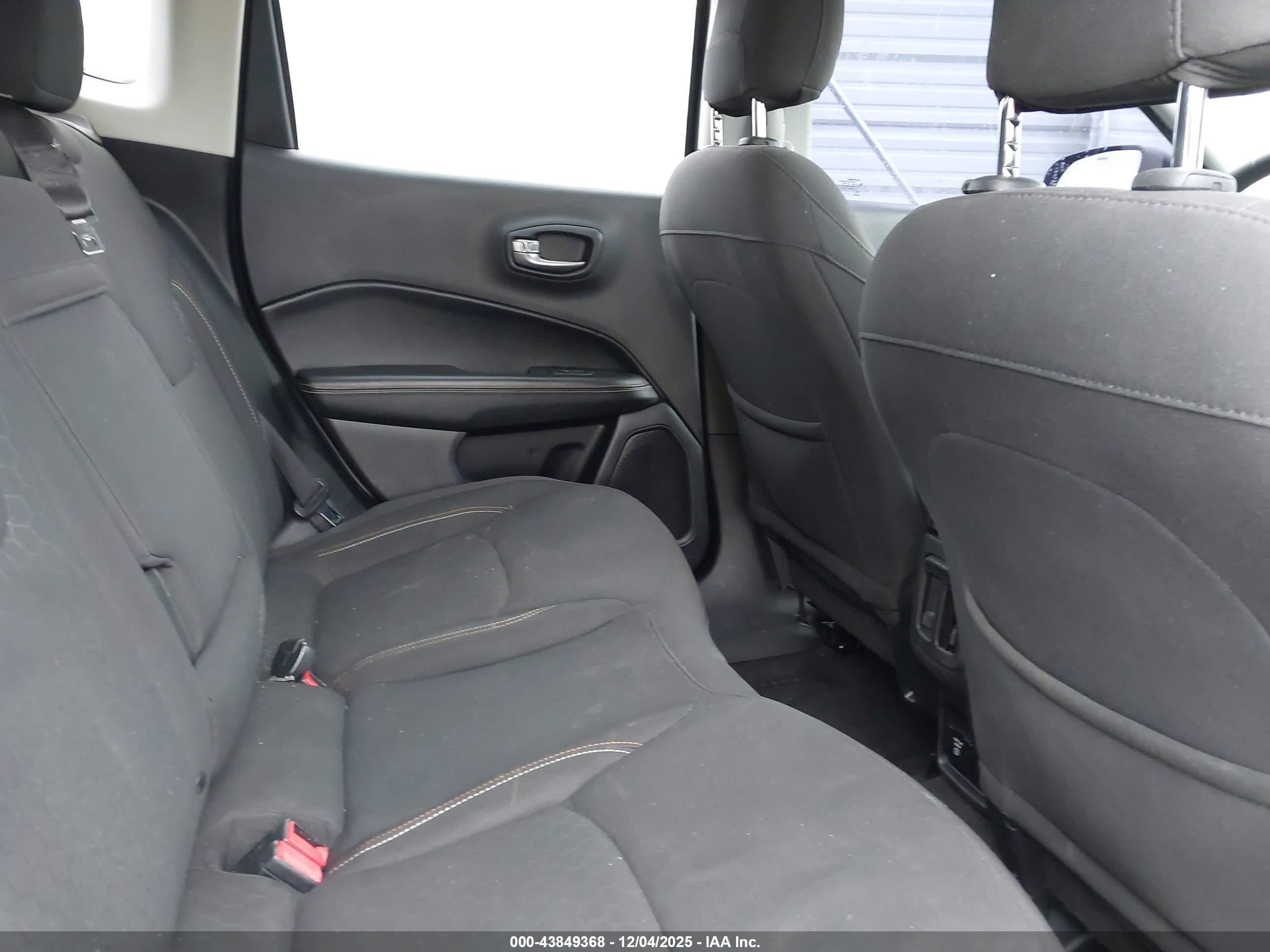 JEEP COMPASS image 8