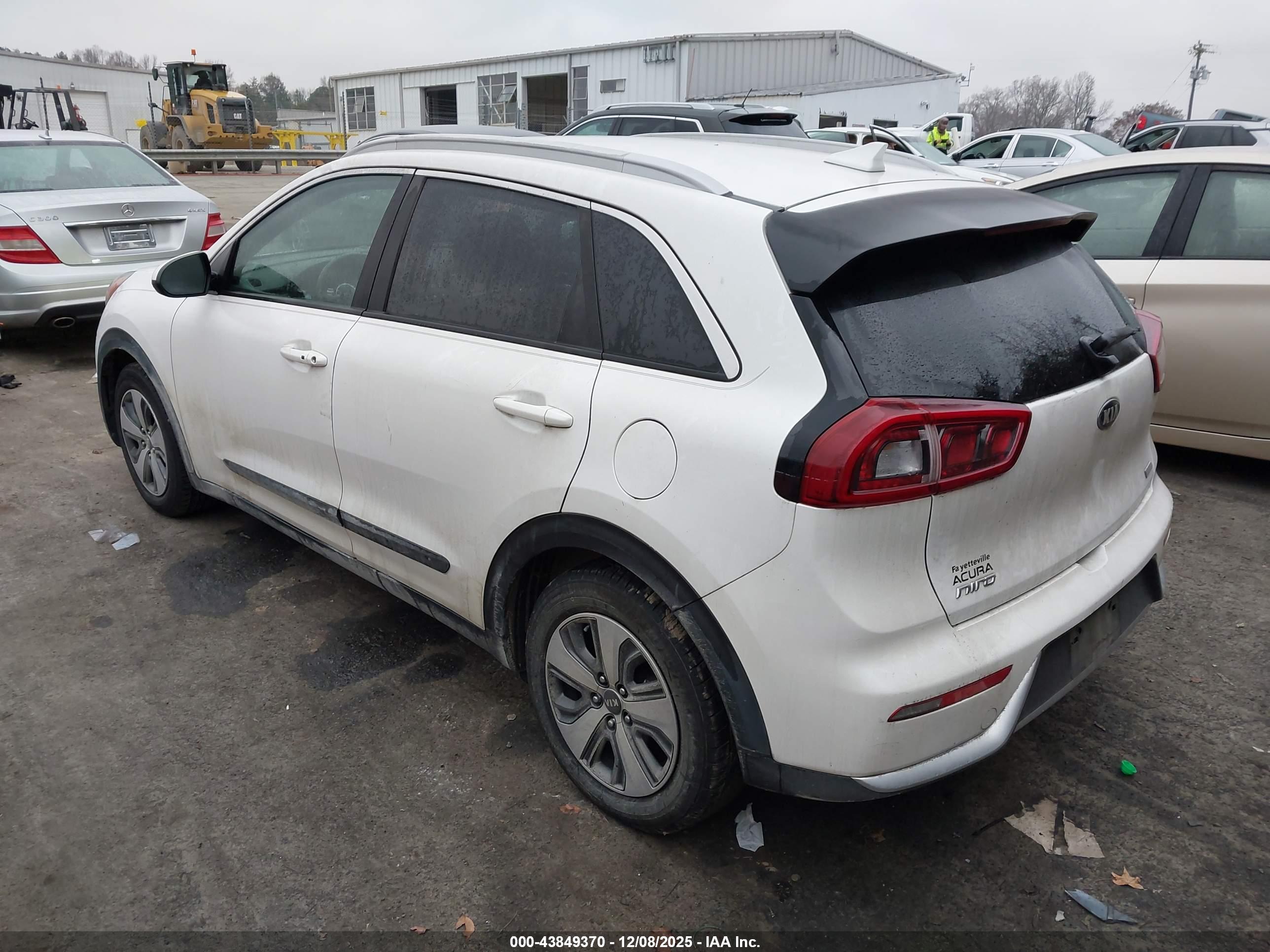 KIA NIRO image 3