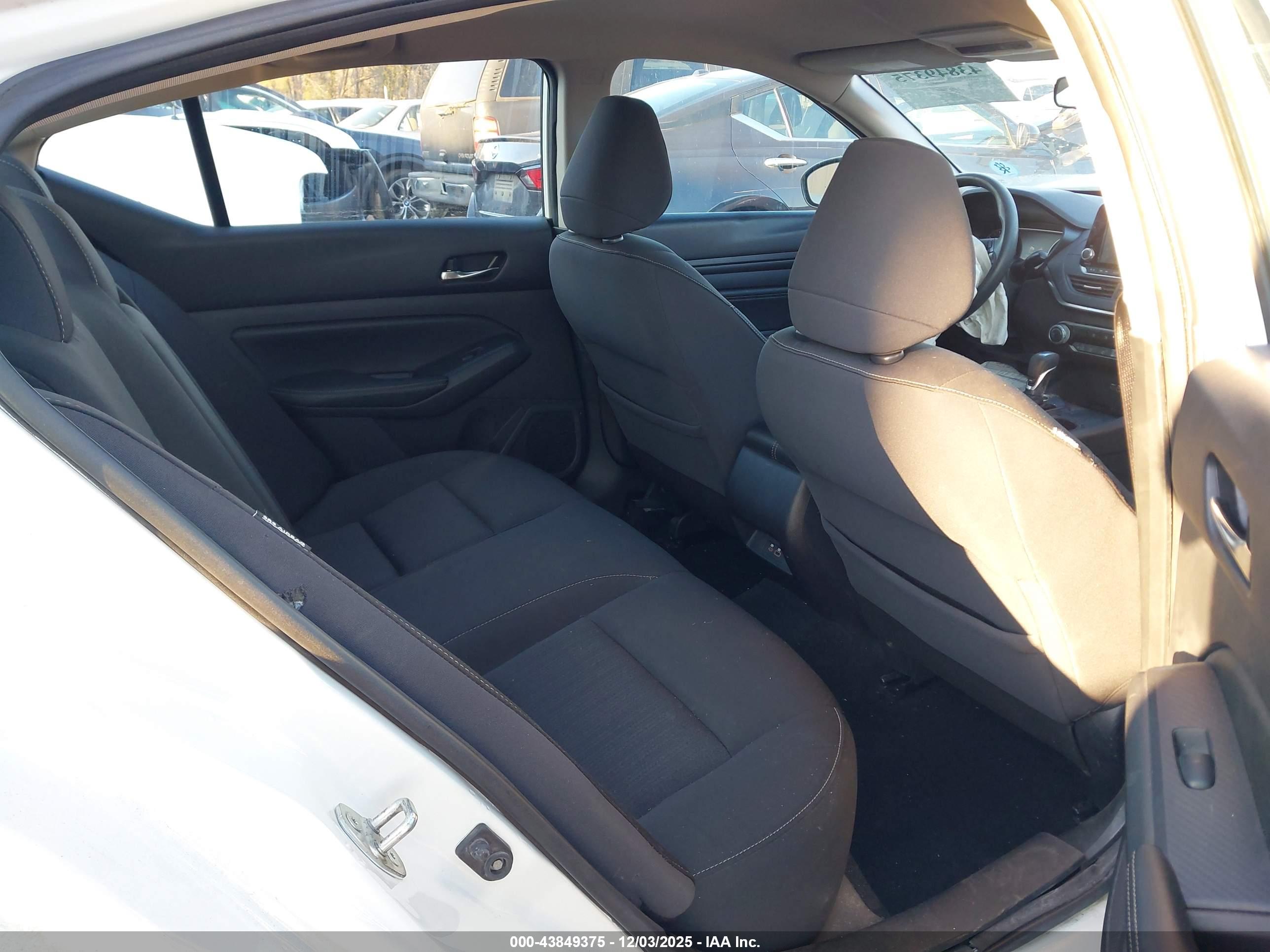 NISSAN ALTIMA image 8