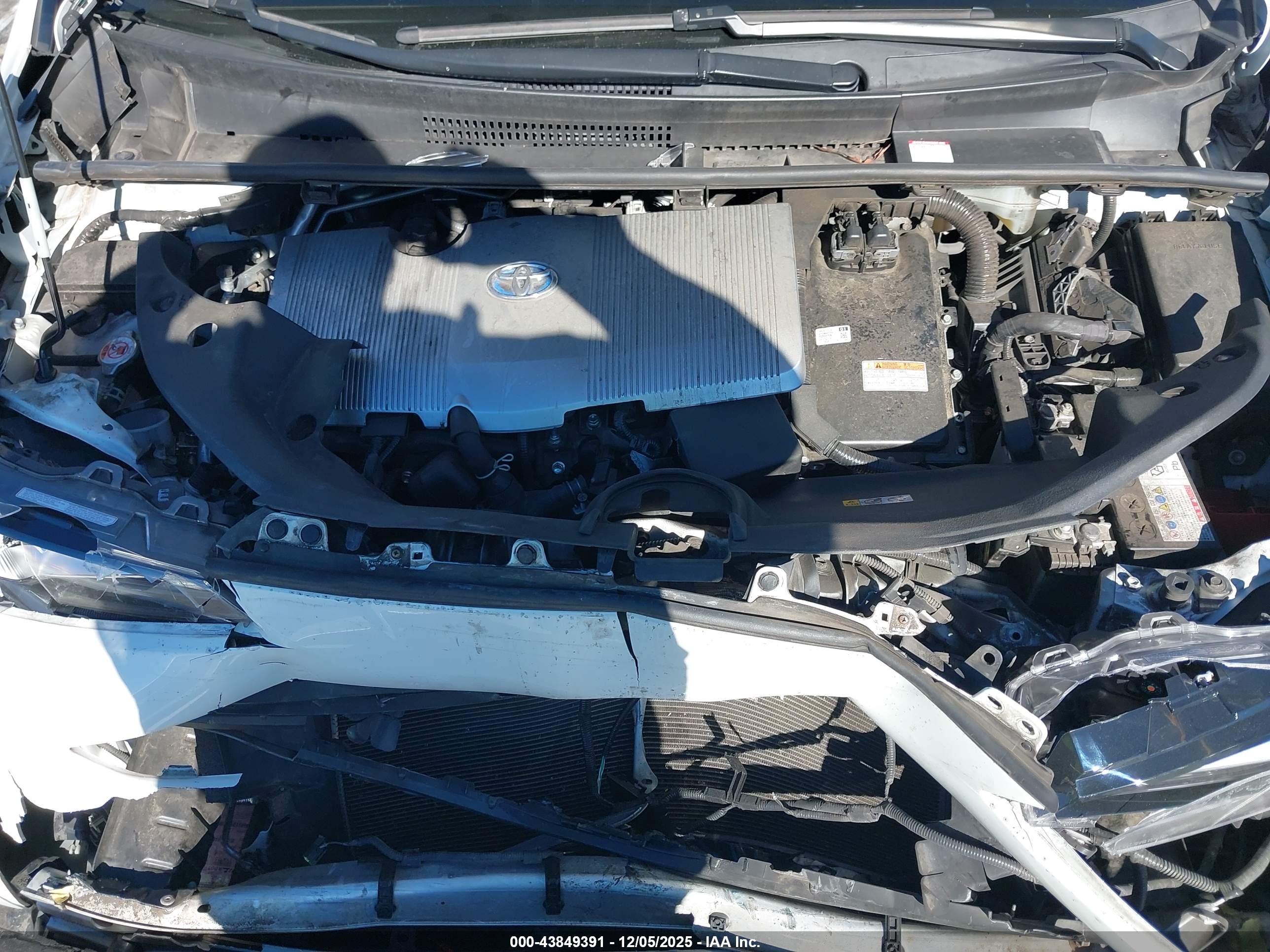 TOYOTA PRIUS image 10