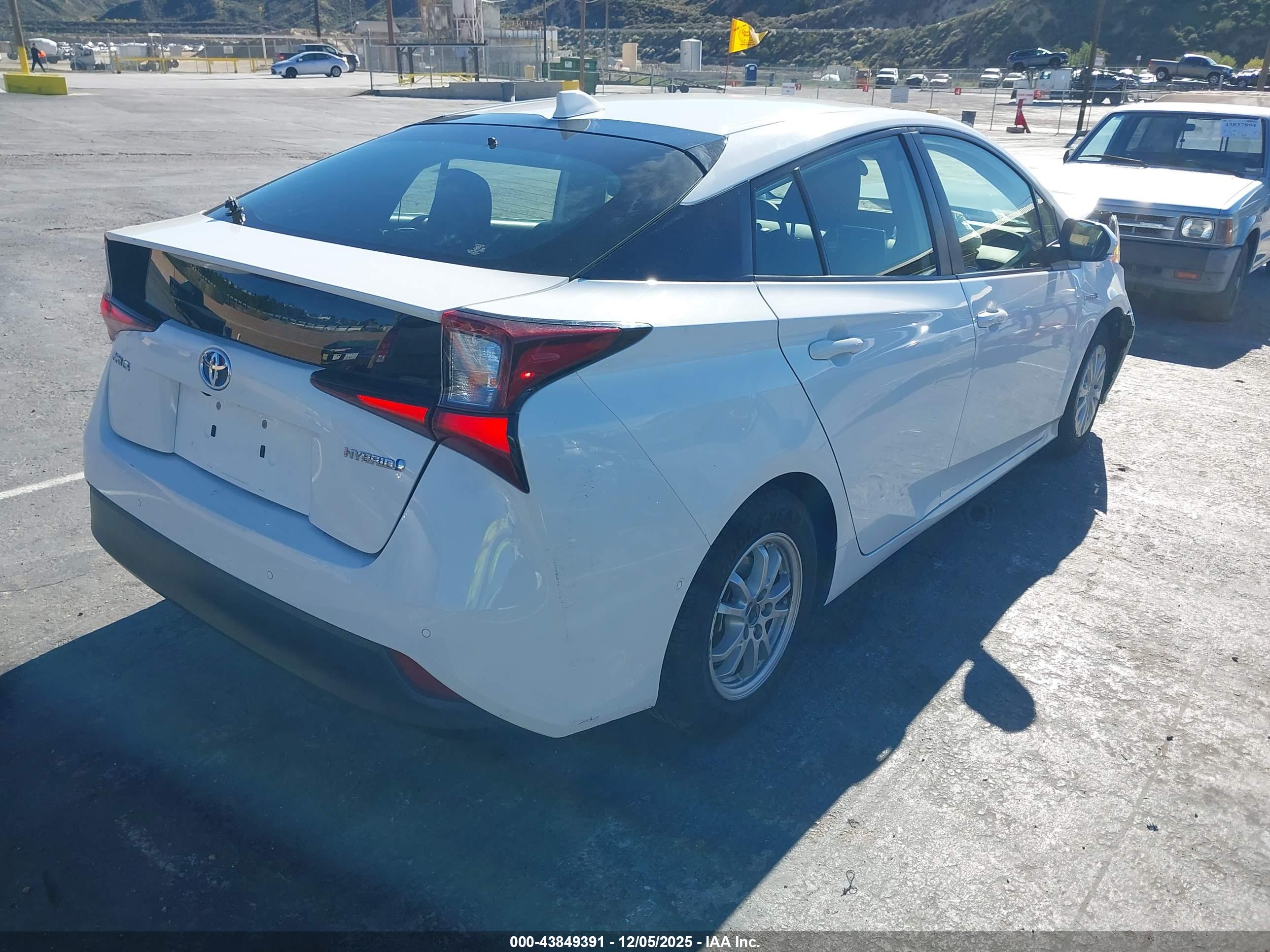 TOYOTA PRIUS image 4