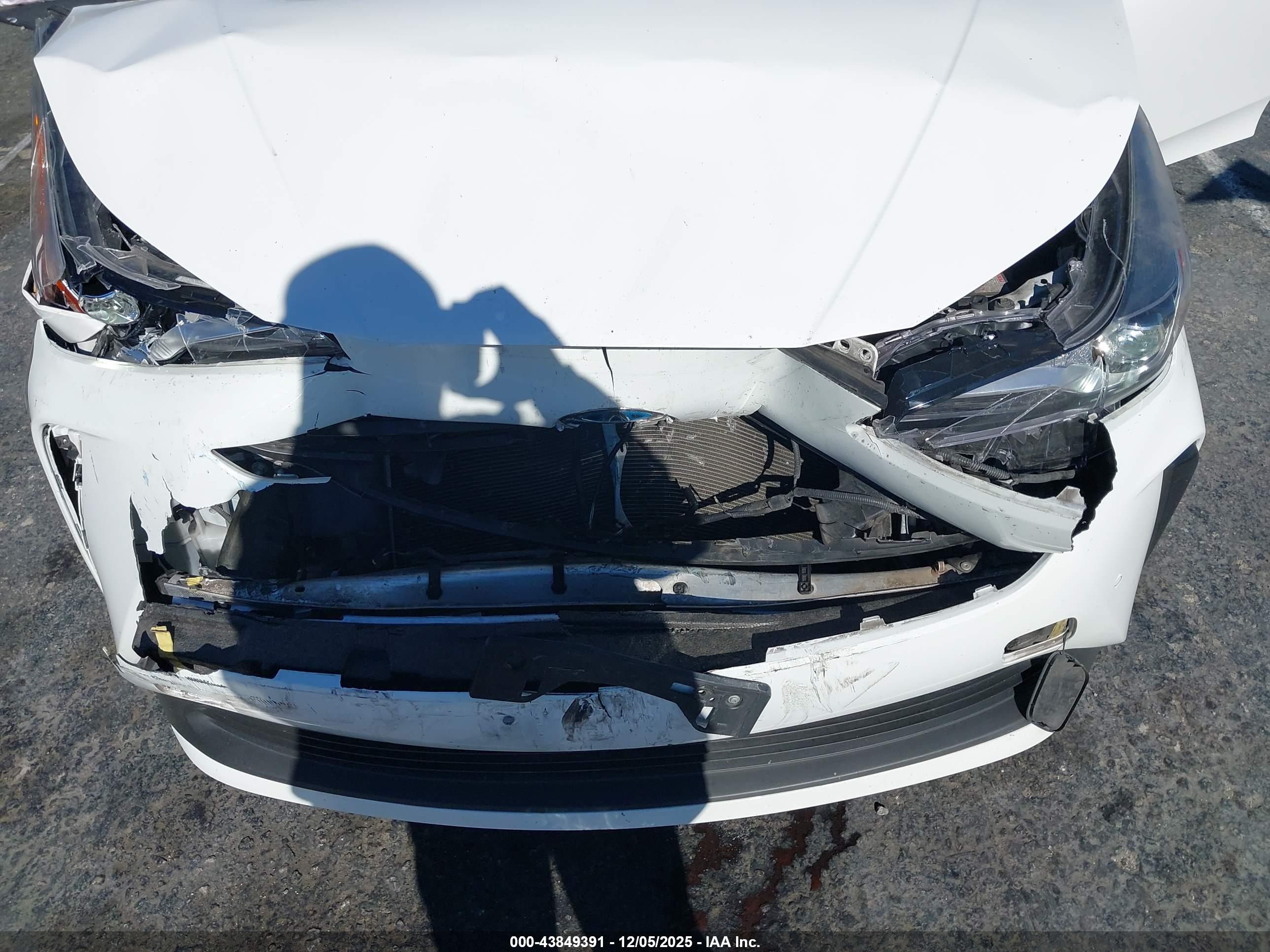 TOYOTA PRIUS image 6
