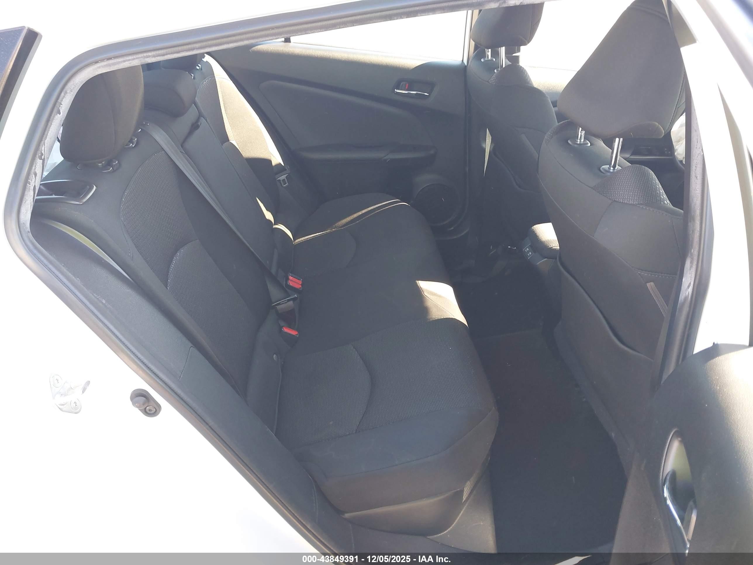 TOYOTA PRIUS image 8
