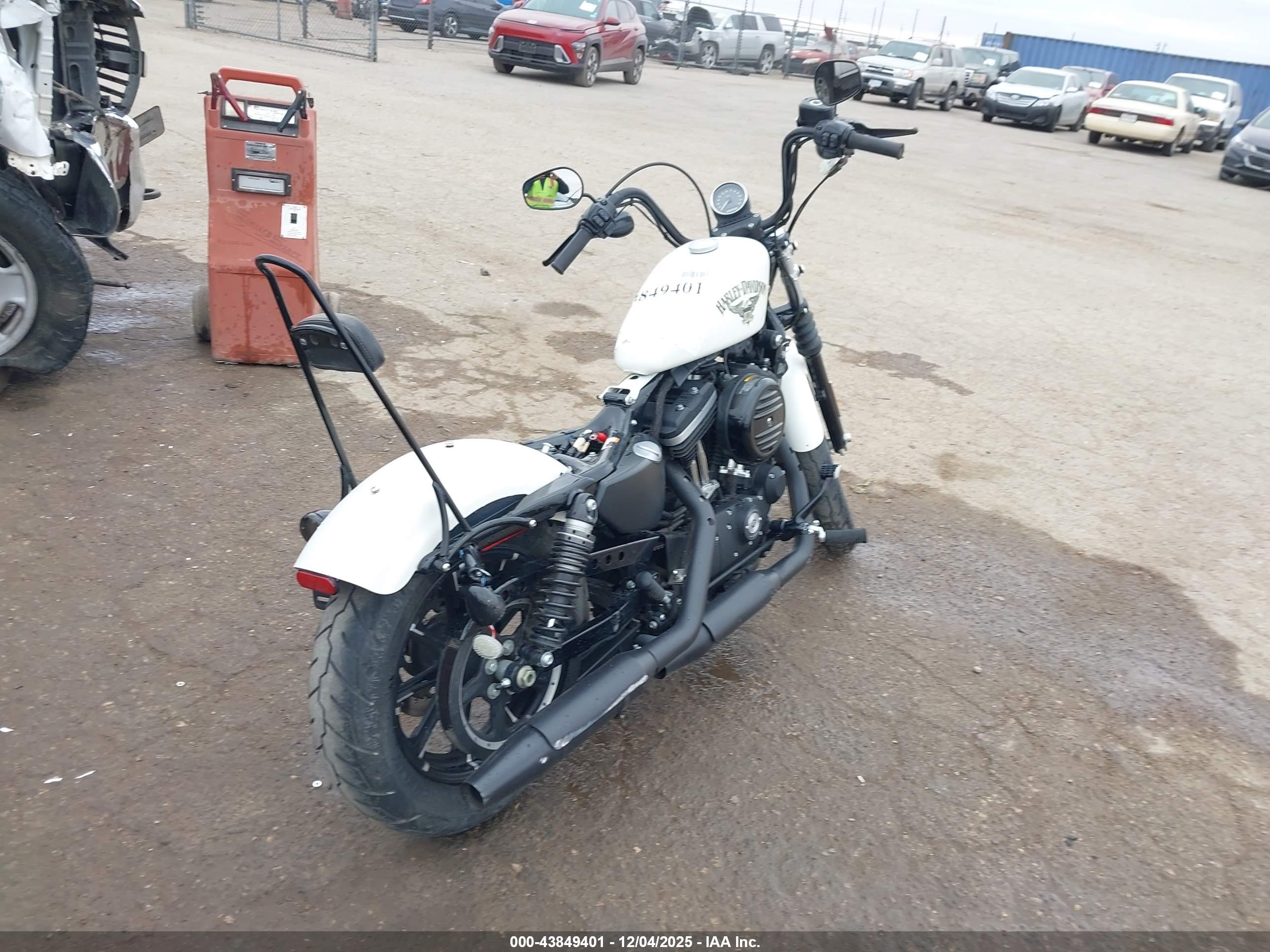 HARLEY-DAVIDSON XL883 image 4