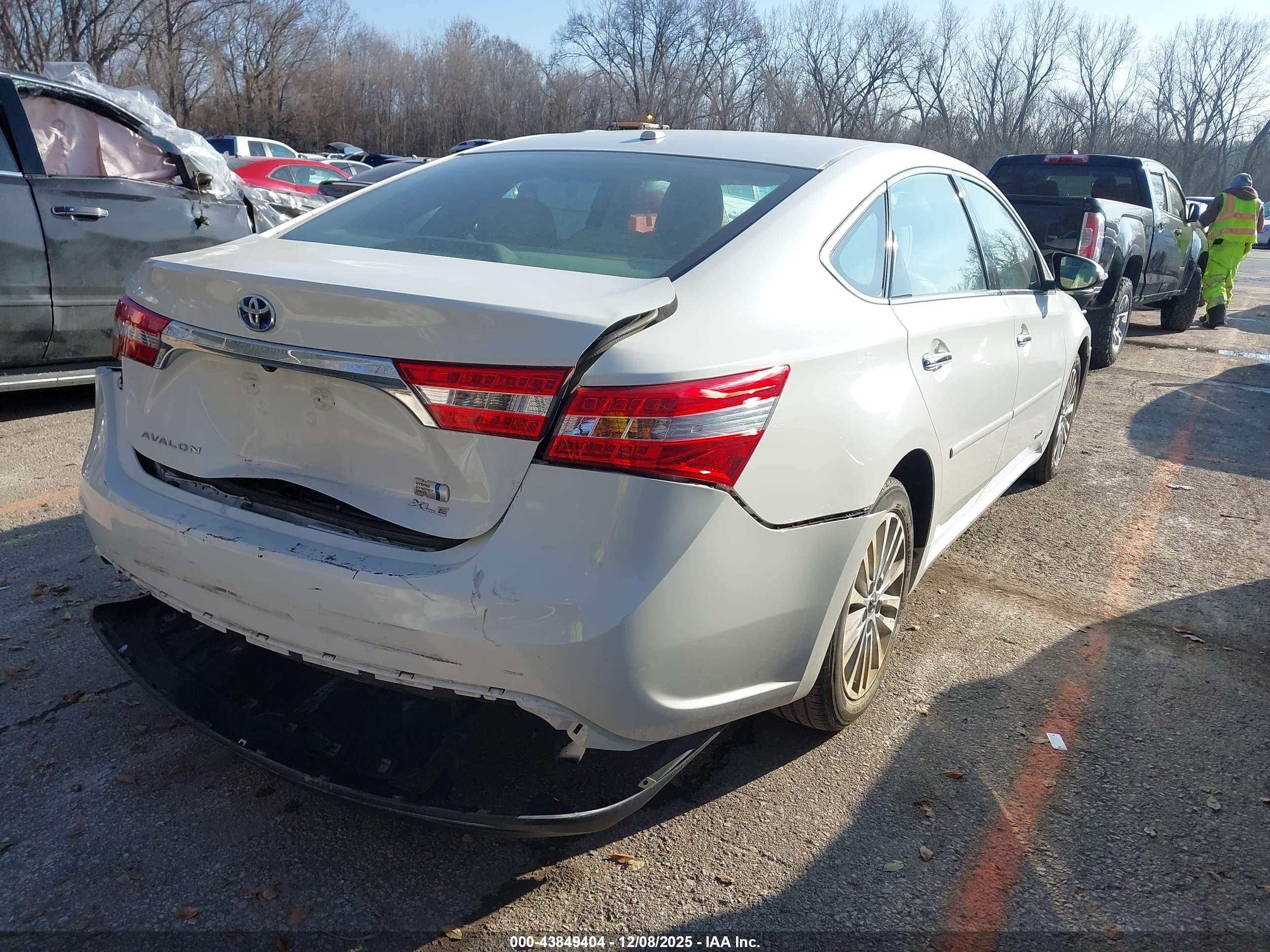TOYOTA AVALON image 4