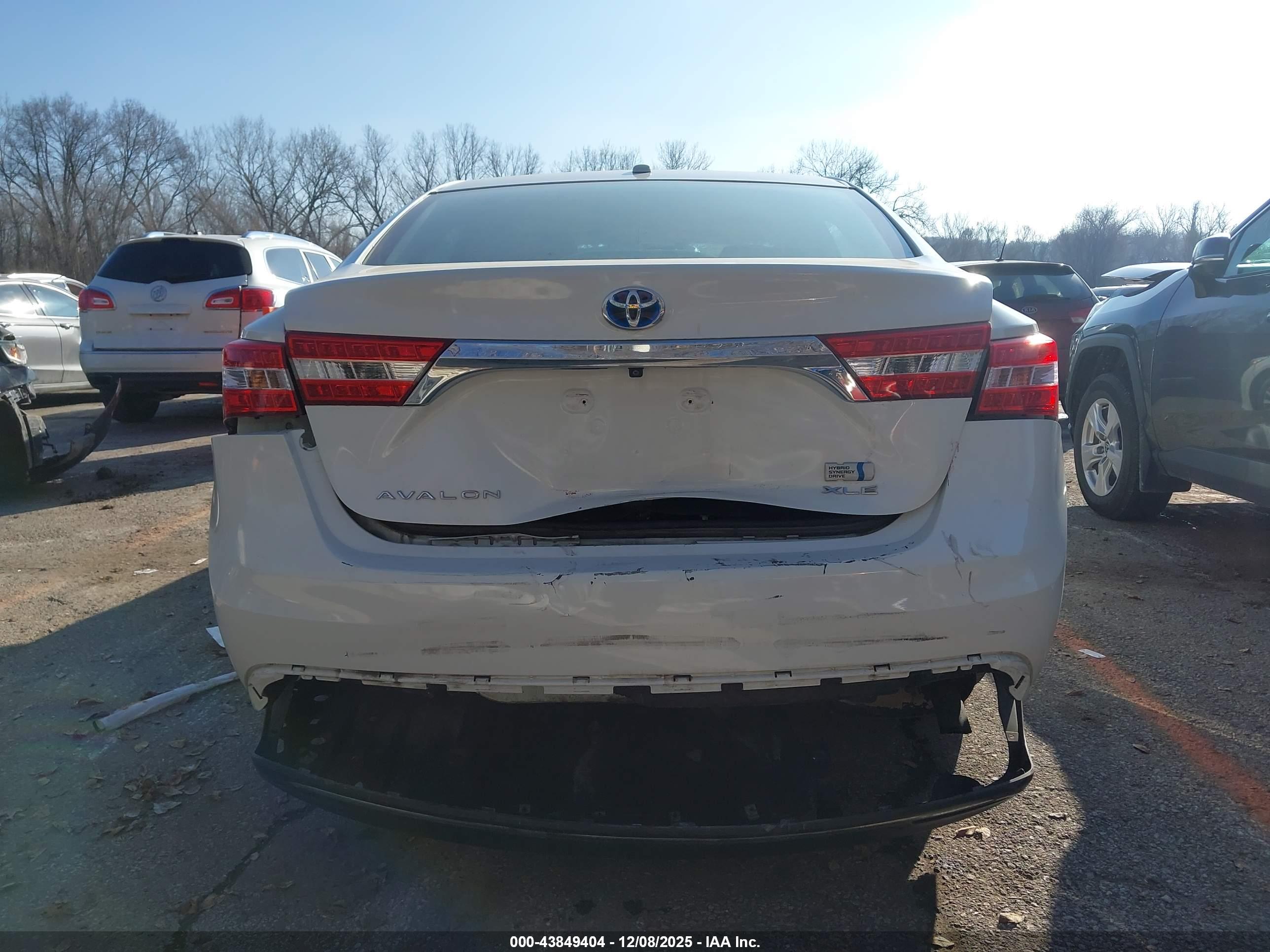 TOYOTA AVALON image 6