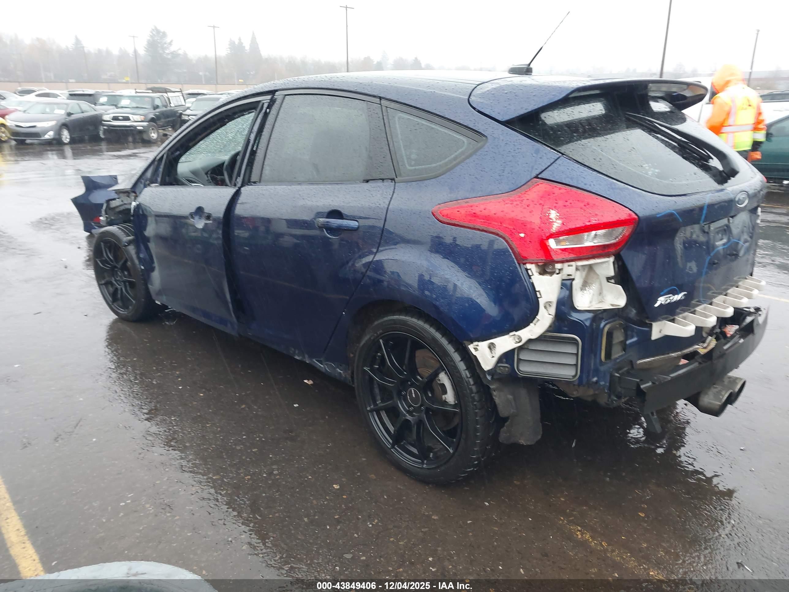 FORD FOCUS image 3
