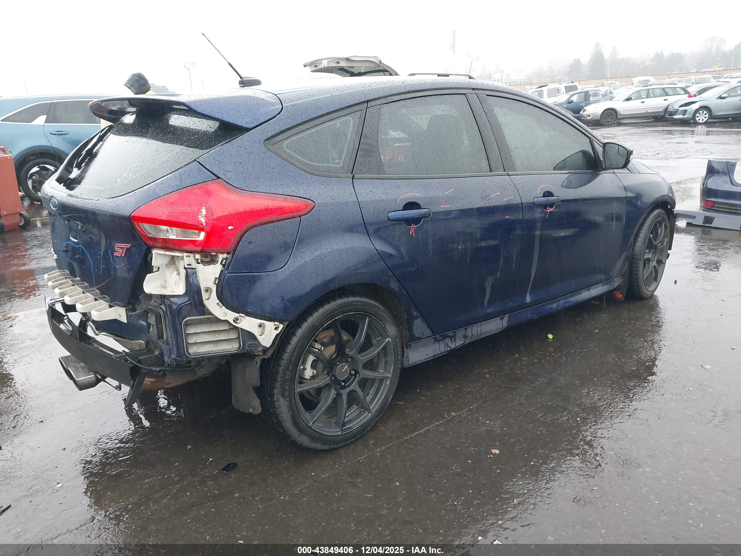 FORD FOCUS image 4
