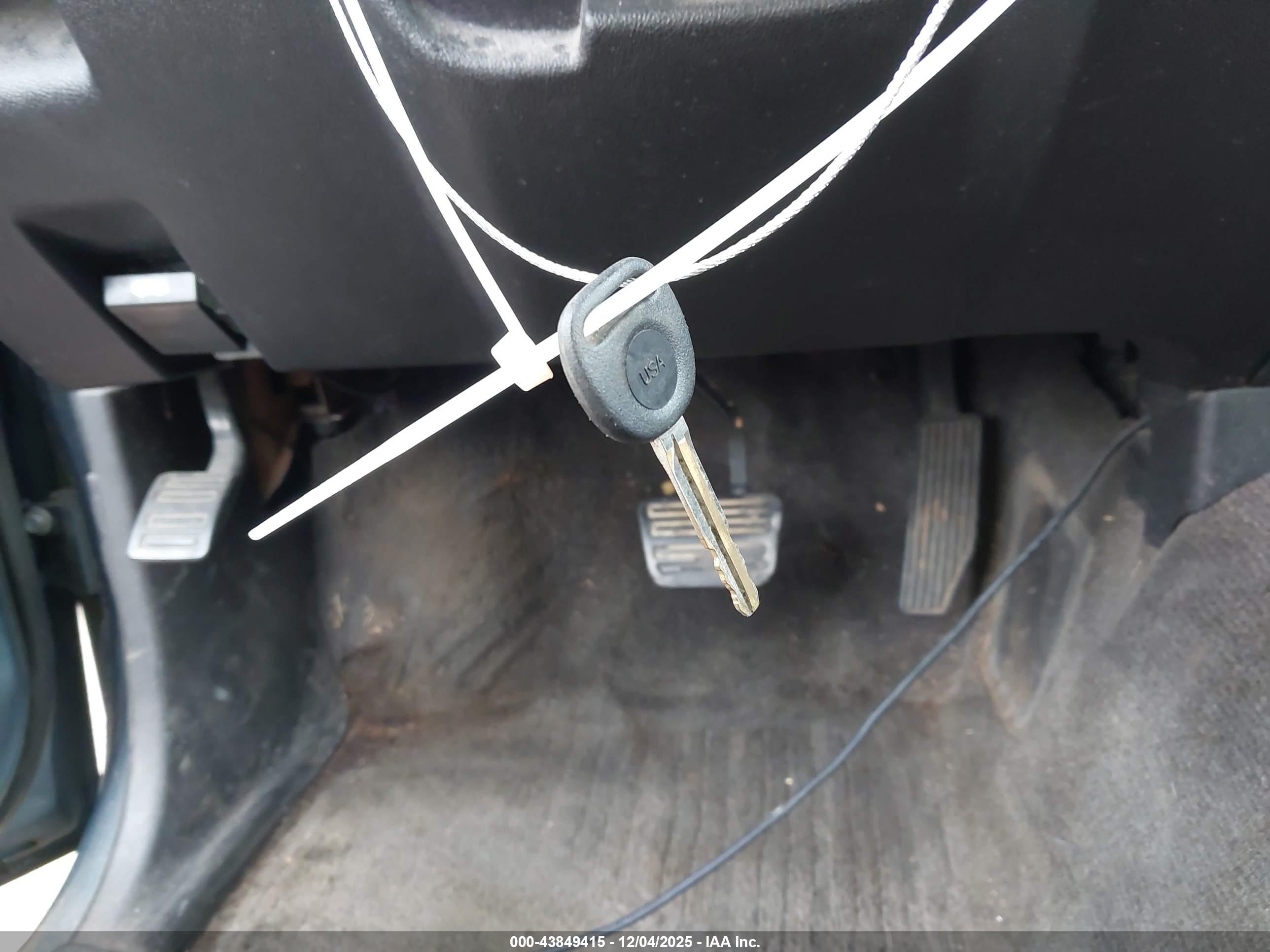 CHEVROLET COLORADO image 11