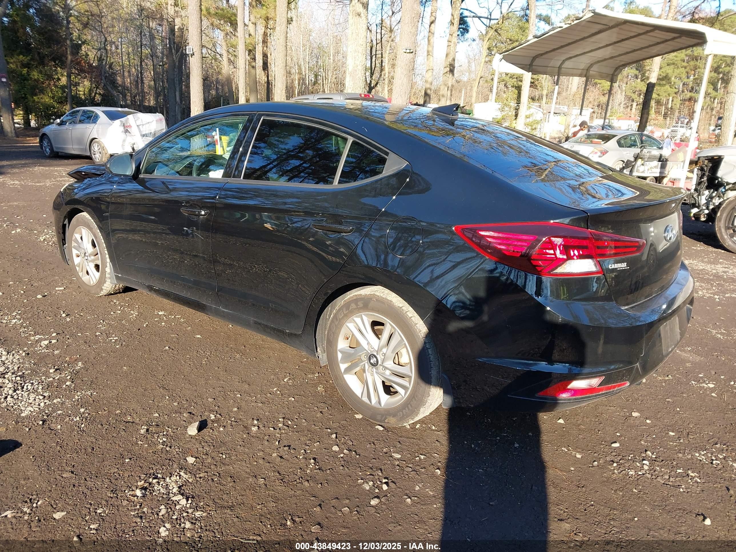 HYUNDAI ELANTRA image 3