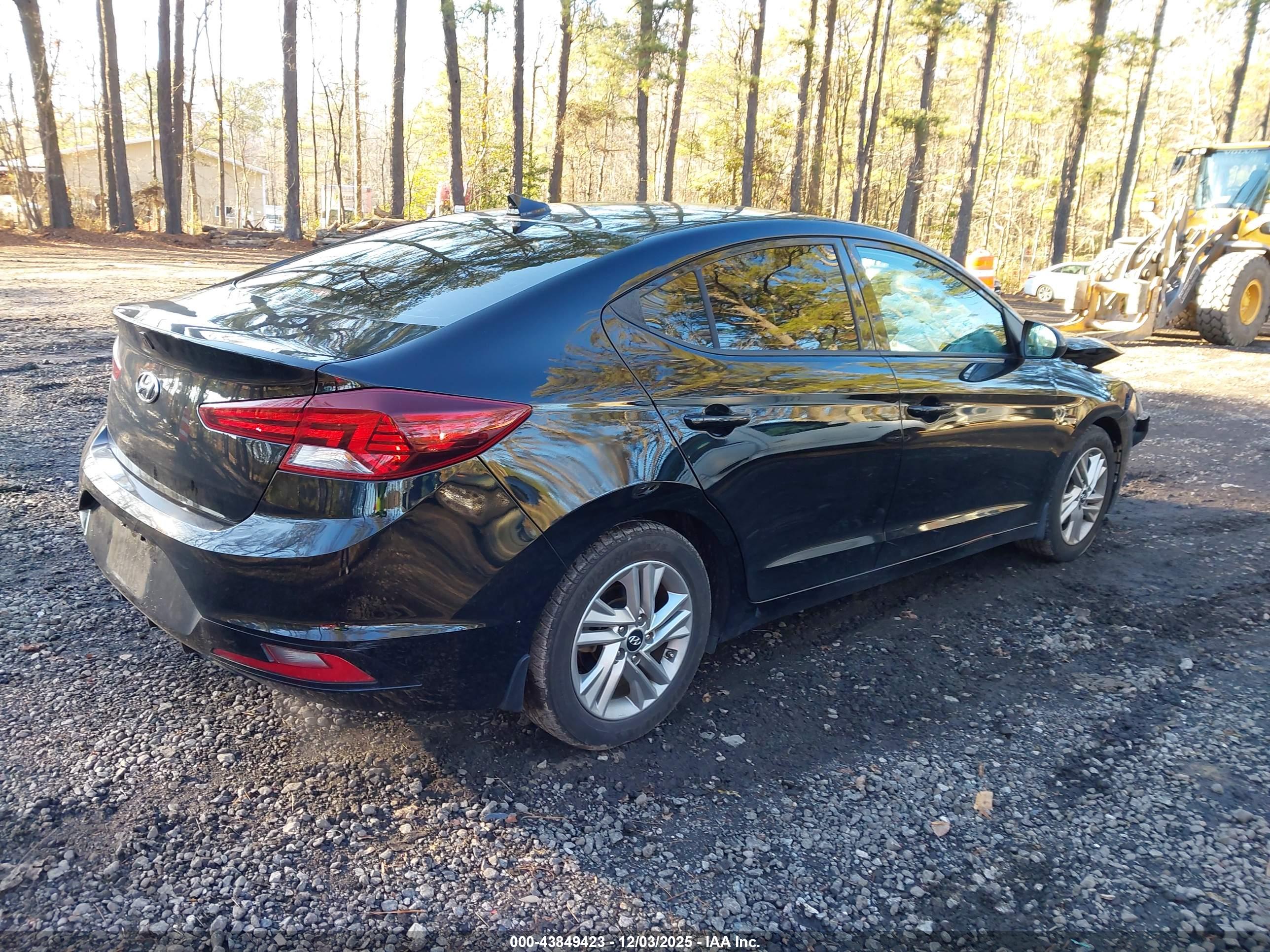 HYUNDAI ELANTRA image 4