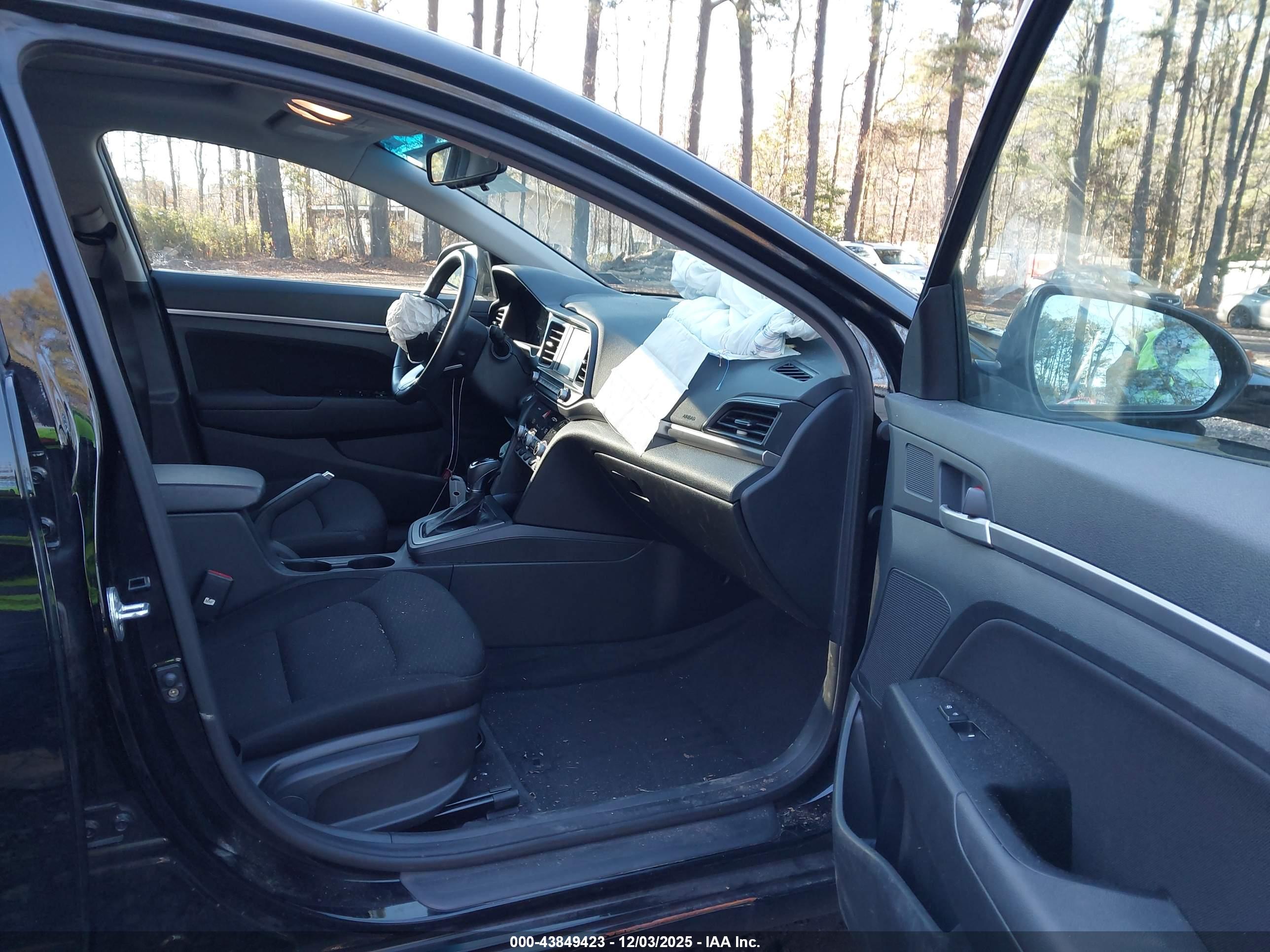 HYUNDAI ELANTRA image 5