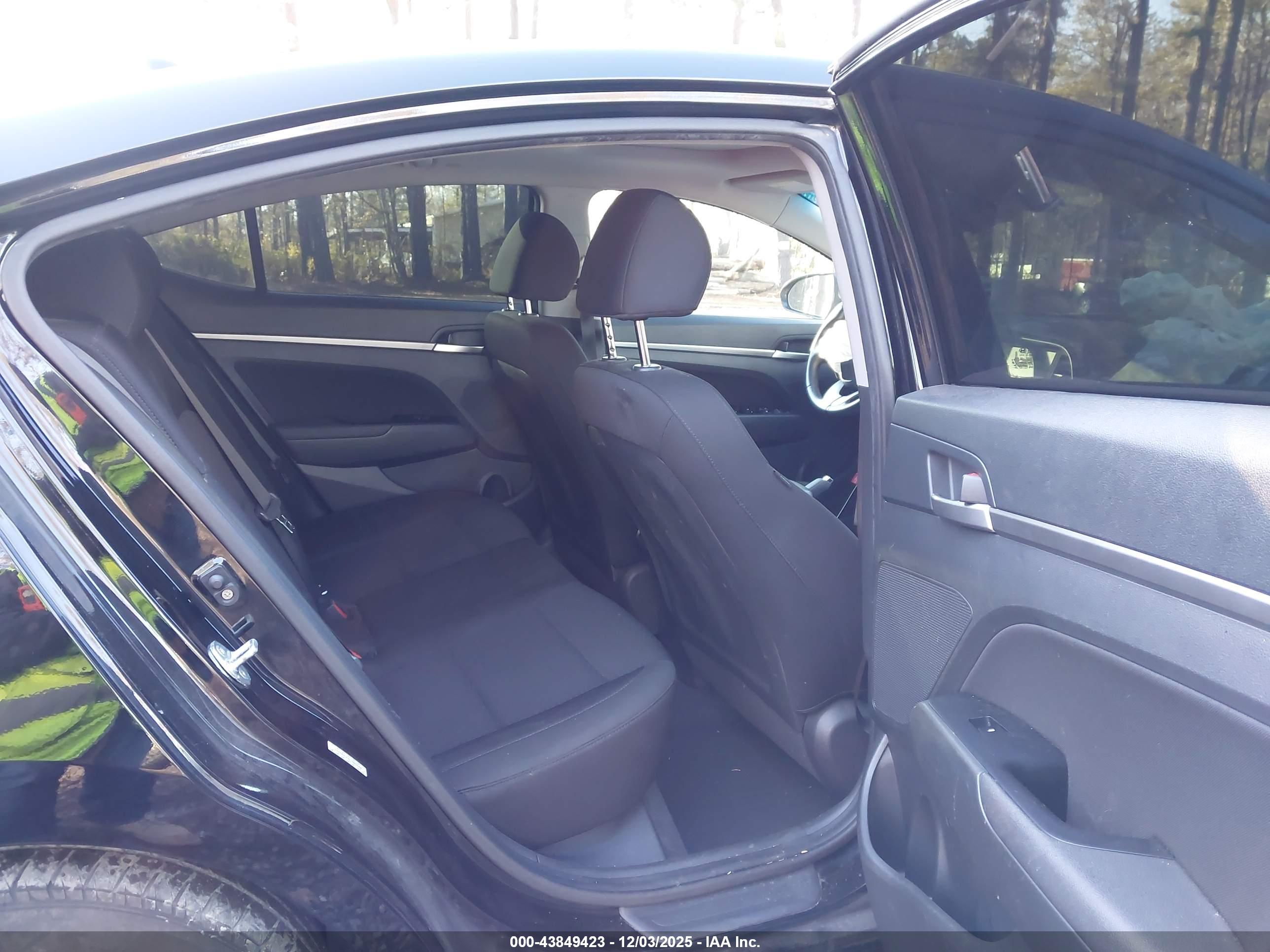 HYUNDAI ELANTRA image 8