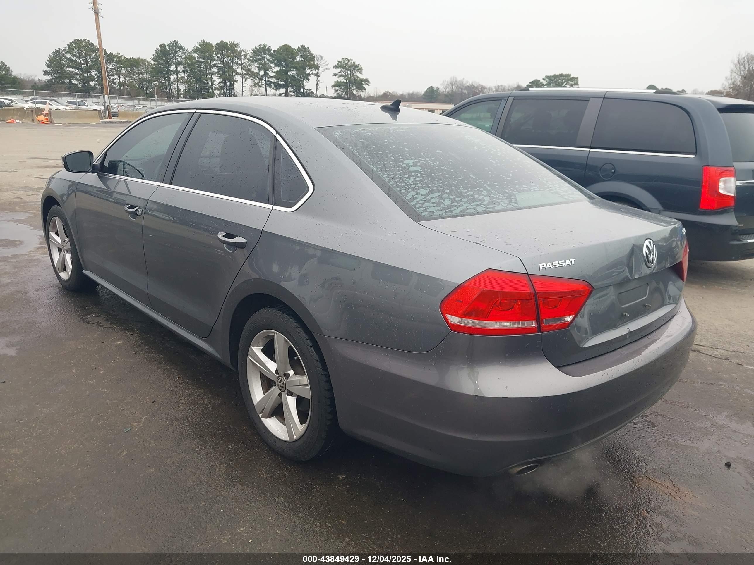 VOLKSWAGEN PASSAT image 3
