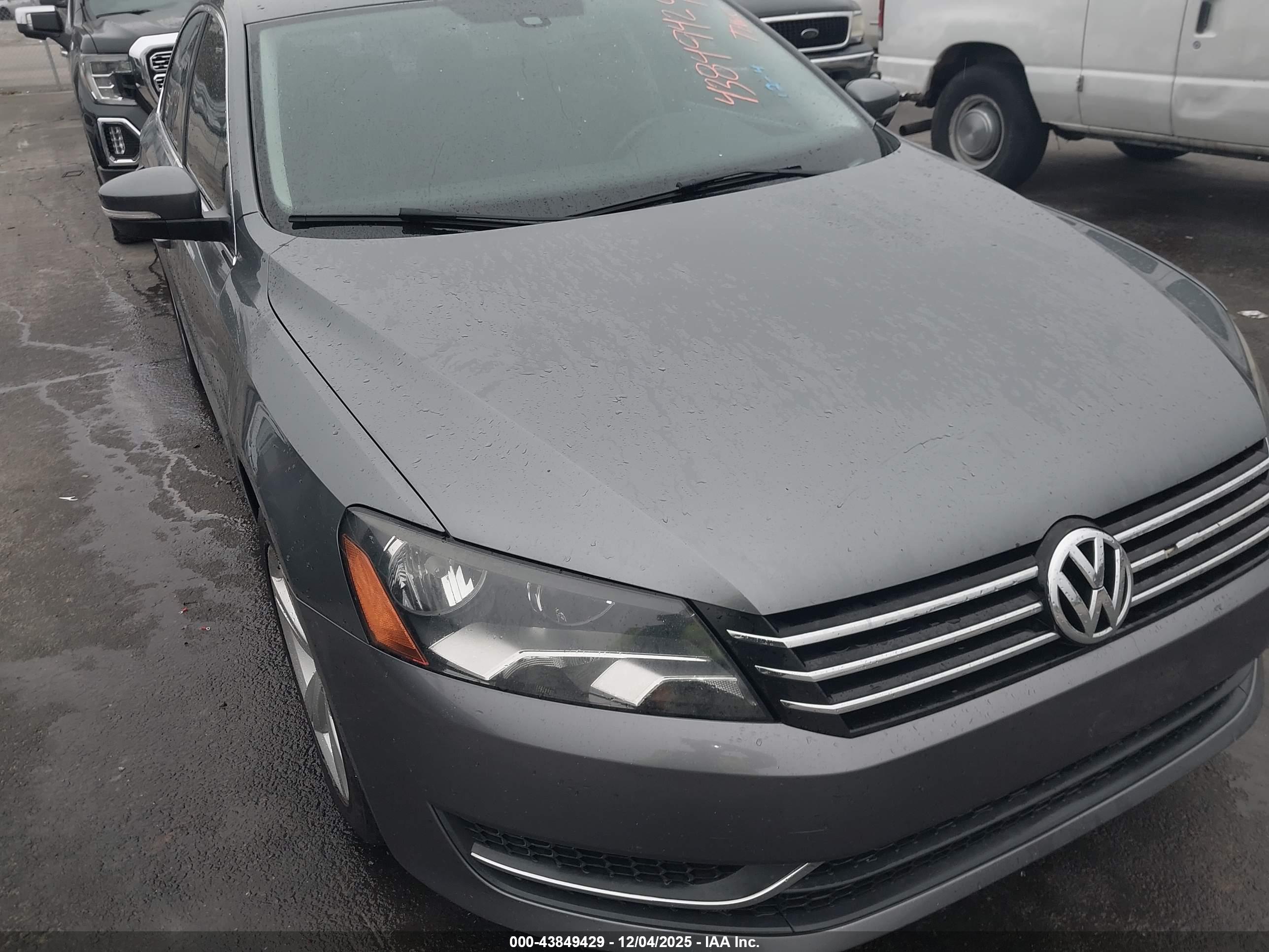 VOLKSWAGEN PASSAT image 6